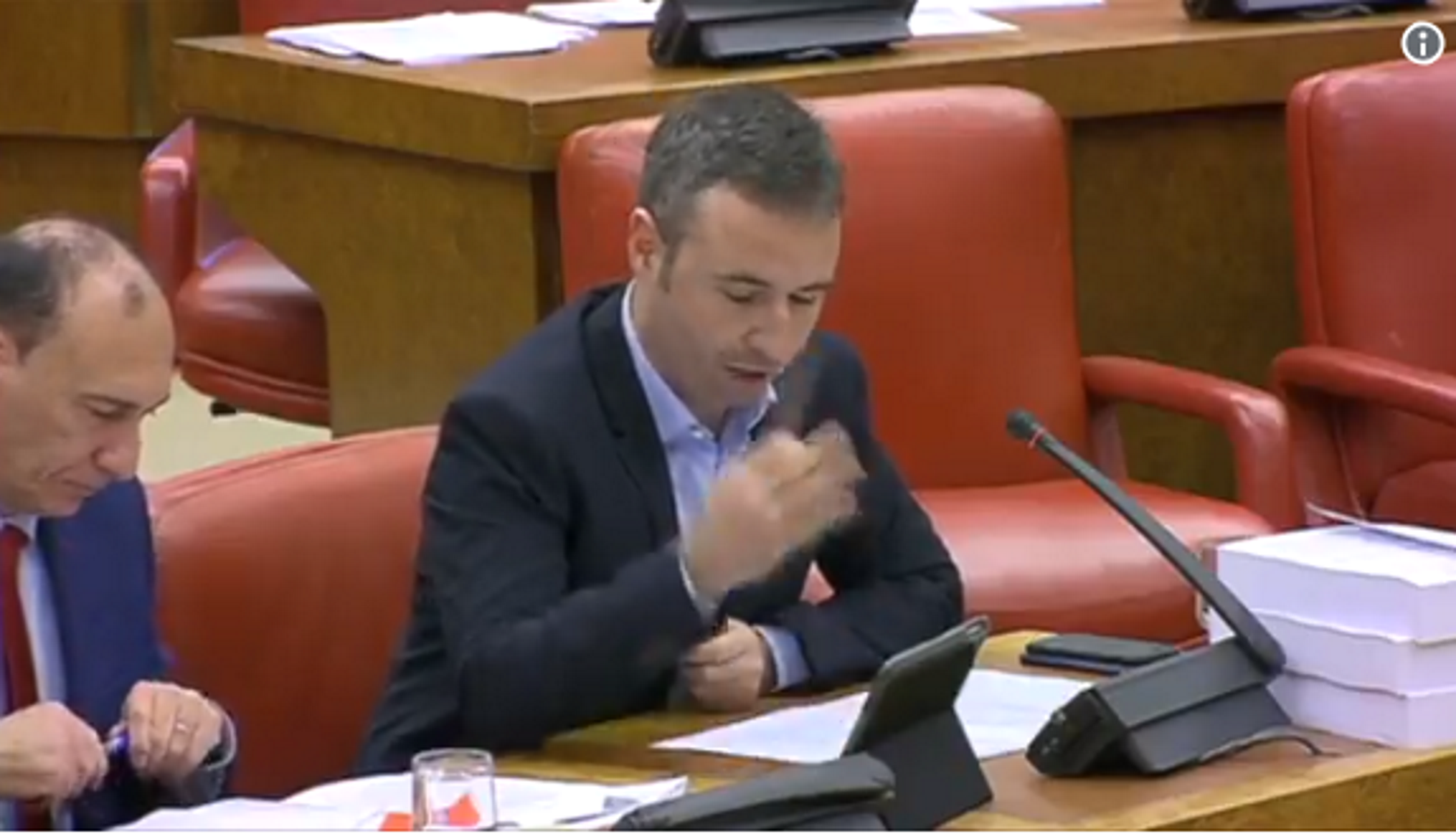 Un diputat de Cs es burla en públic dels presidents de la Generalitat