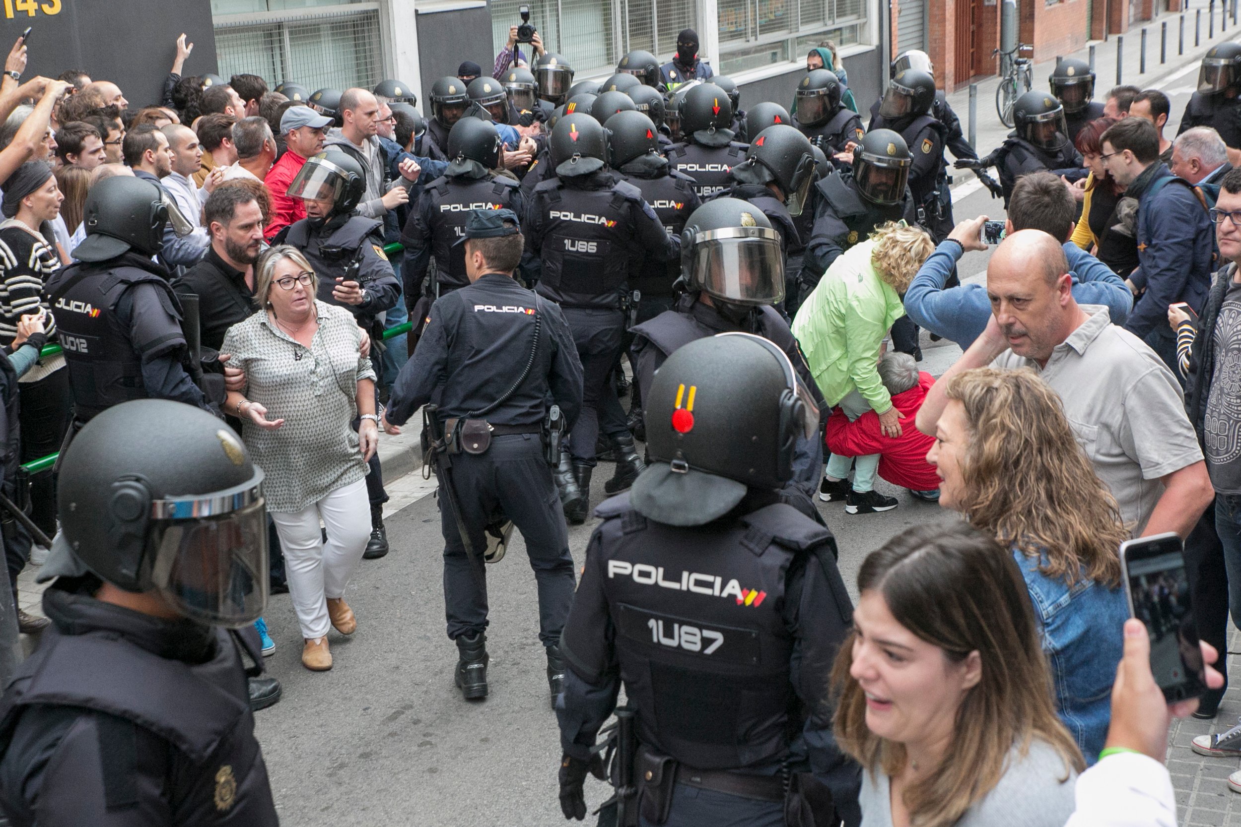 Un detenido en Tarragona acusado de agredir a un policía español el 1-O