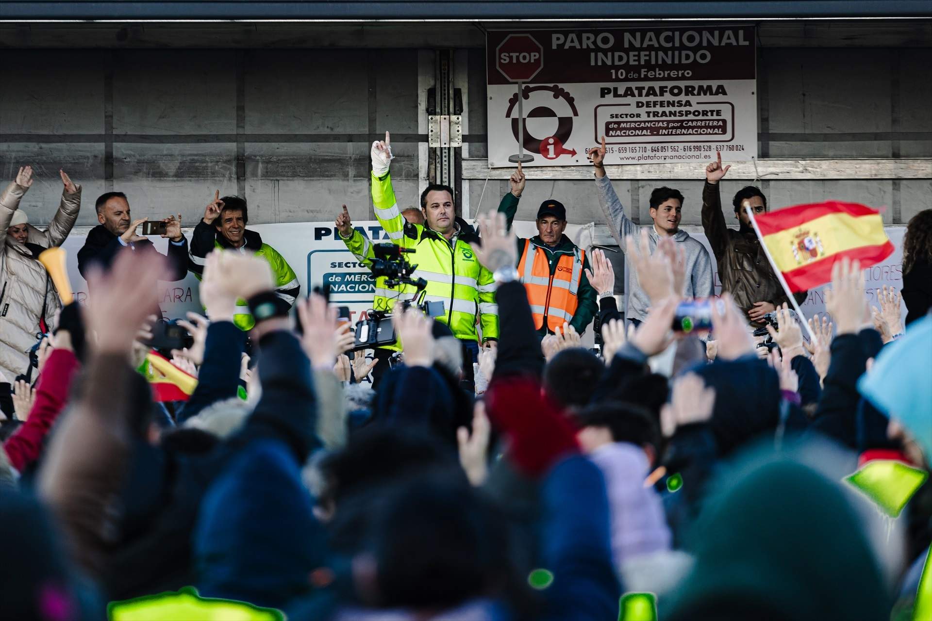 Transportistes se sumen als agricultors i convoquen una aturada indefinida a l'Estat