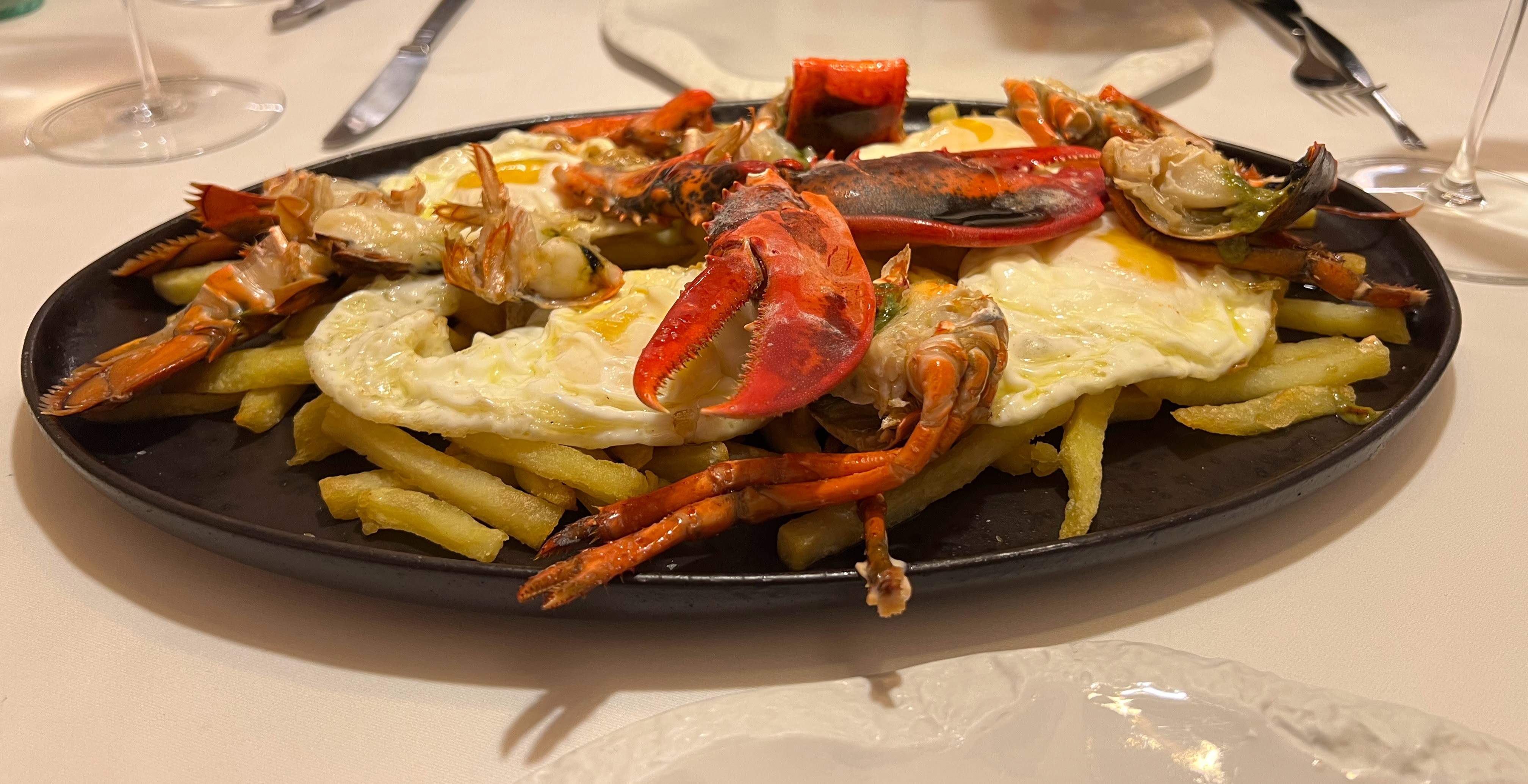 Langosta con huevos y patatas fritas o cómo coronarse un domingo