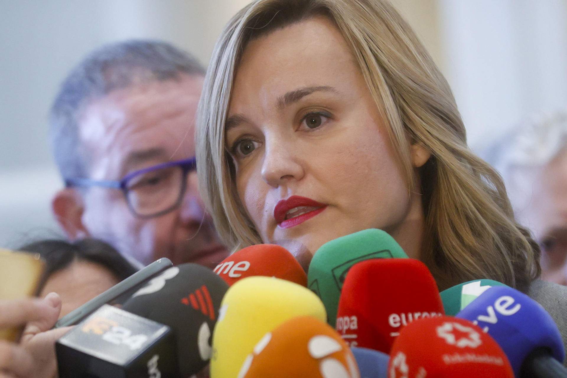 El govern espanyol acusa Feijóo de tenir “por” que Junts “expliqui la veritat”