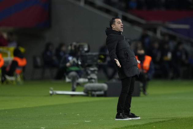 Xavi Hernández es lamenta durant el Barça - Granada / Foto: EFE Xavi Hernández es lamenta durant el Barça - Granada / Foto: EFE