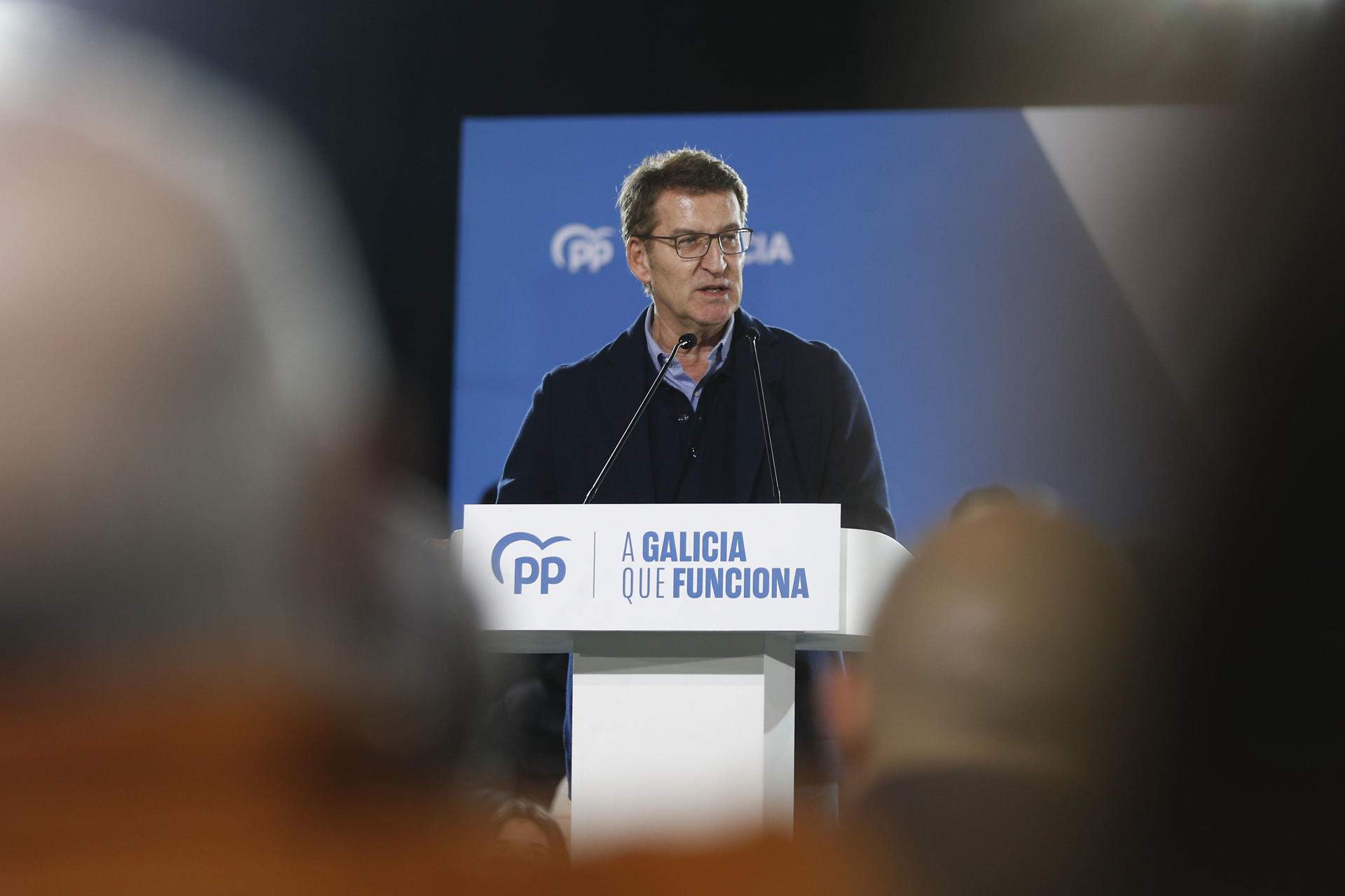 Catalunya i Puigdemont sobrevolen Galícia: Feijóo dona munició a BNG i PSOE per atacar el PP