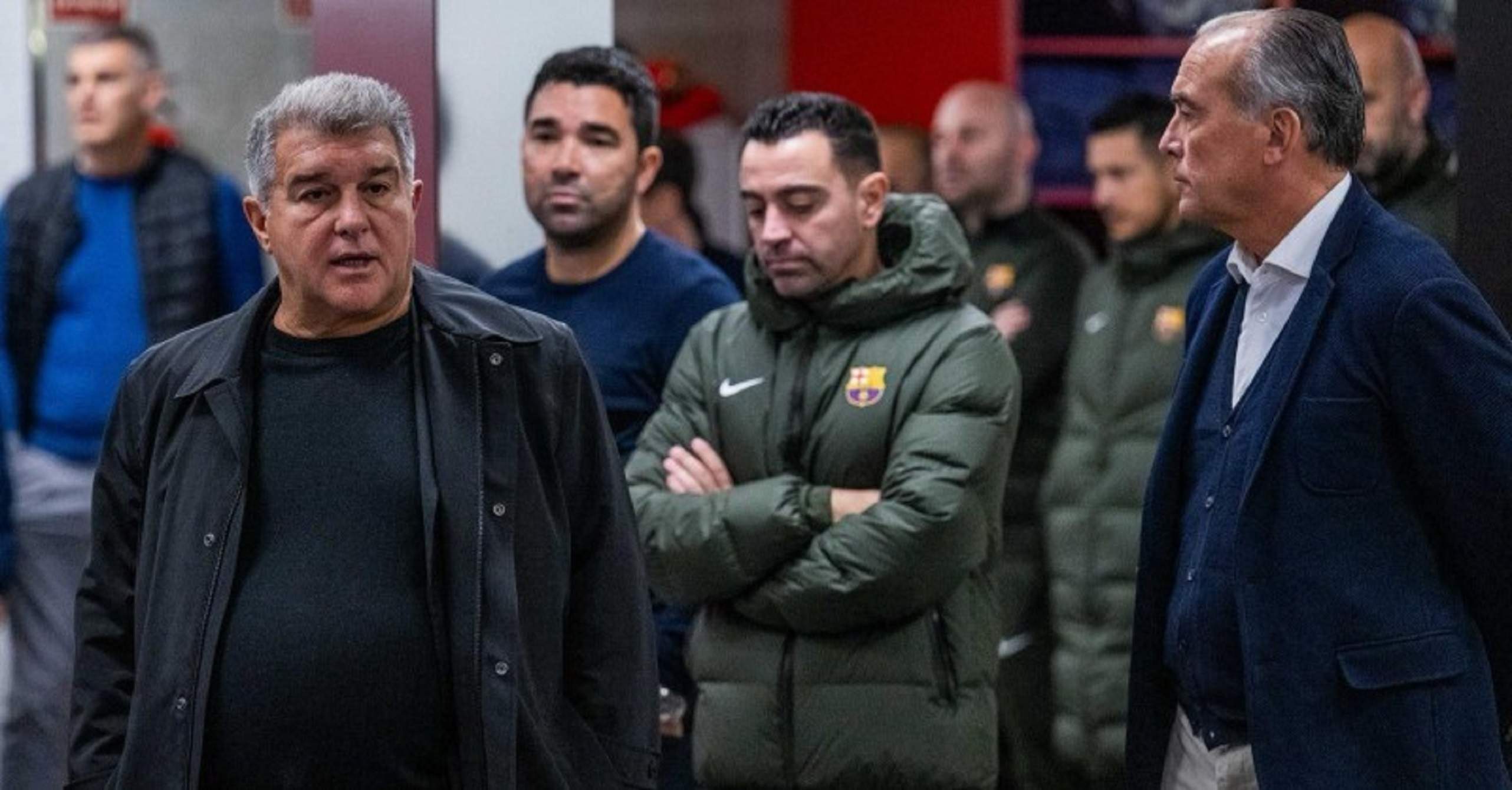 El futur de Xavi en el Barça es decideix en una jornada de reunions frenètica