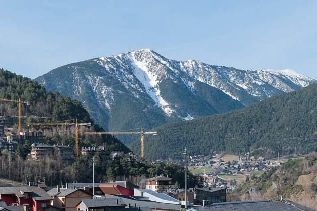 Pico de Carroi from Ordino (1)