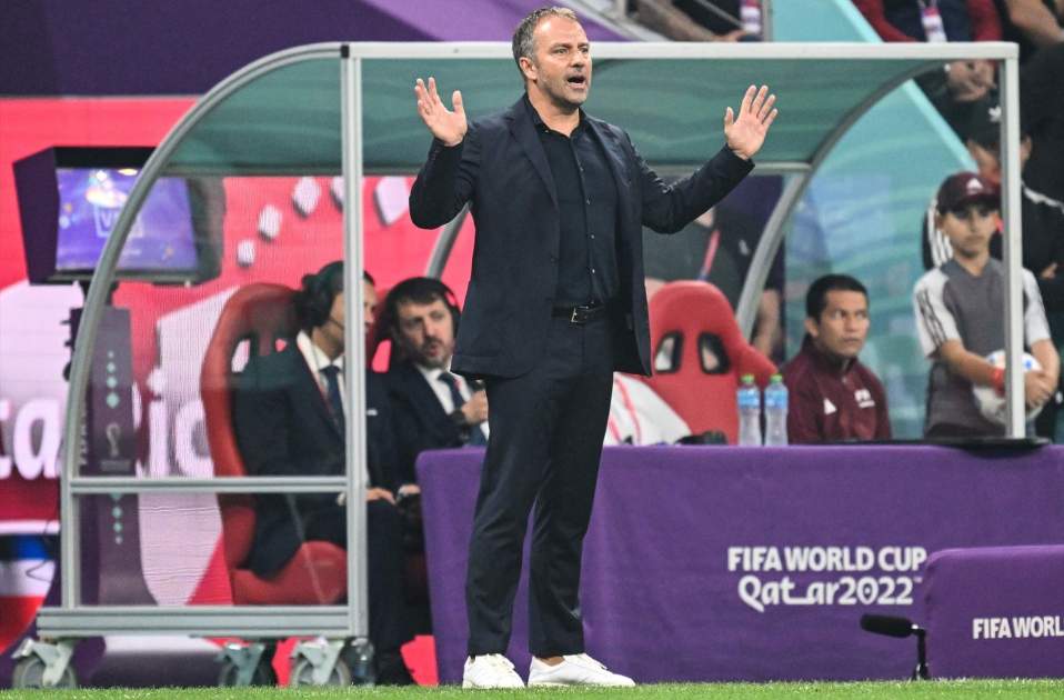 Hansi Flick, dirigiendo un partido de Alemania en el Mundial de Qatar / Foto: Europa Press