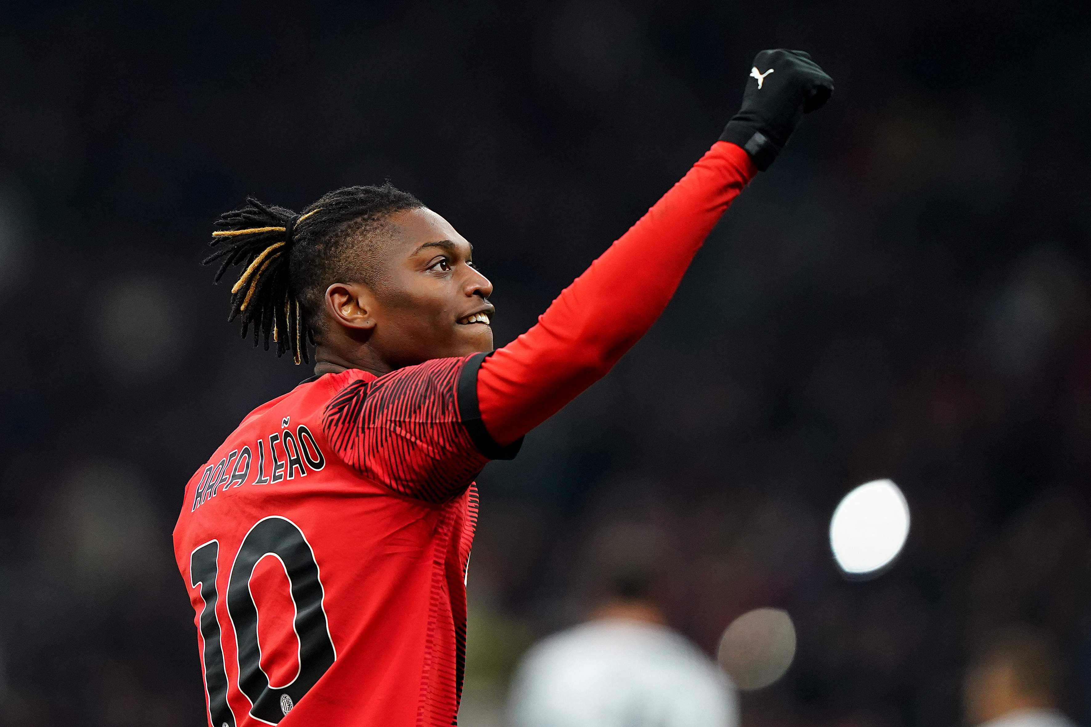 Rafael Leao vuelve a estar en conversaciones con el Barça