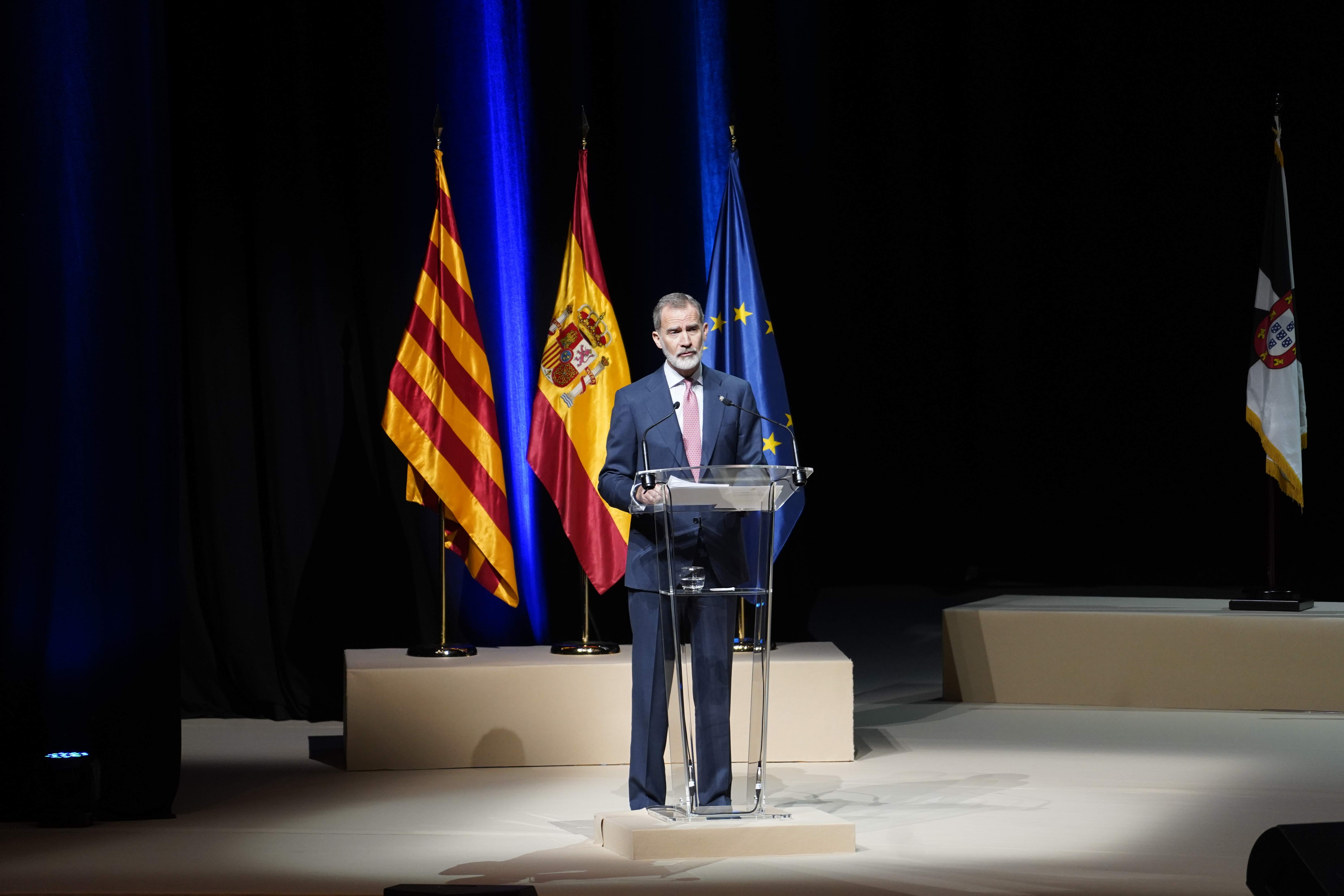 Felipe VI exige que se respete la independencia del Poder Judicial y "de cada juez" en un acto en Barcelona