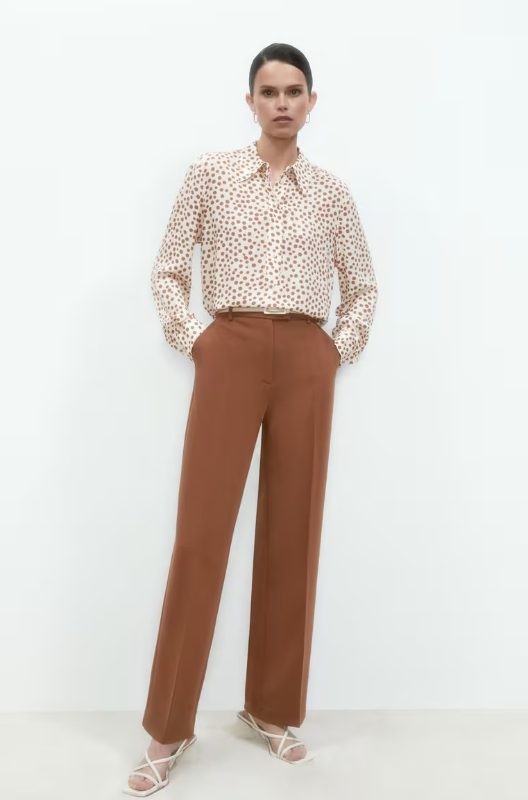 La blusa que nos ha robado el corazón, rebajada en El Corte Inglés a 19,99 euros, antes 49,99