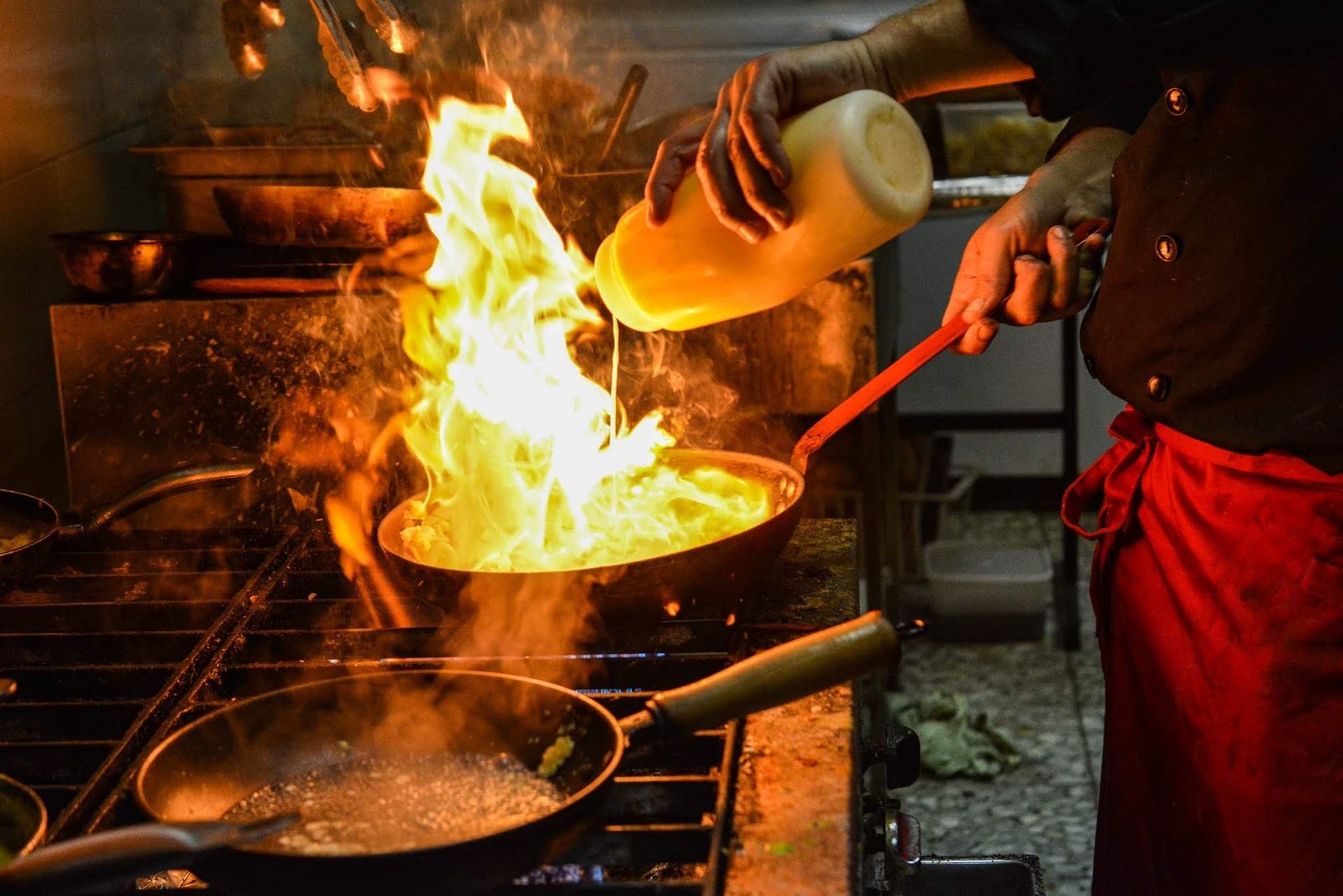 La paella pel mànec o pel cul