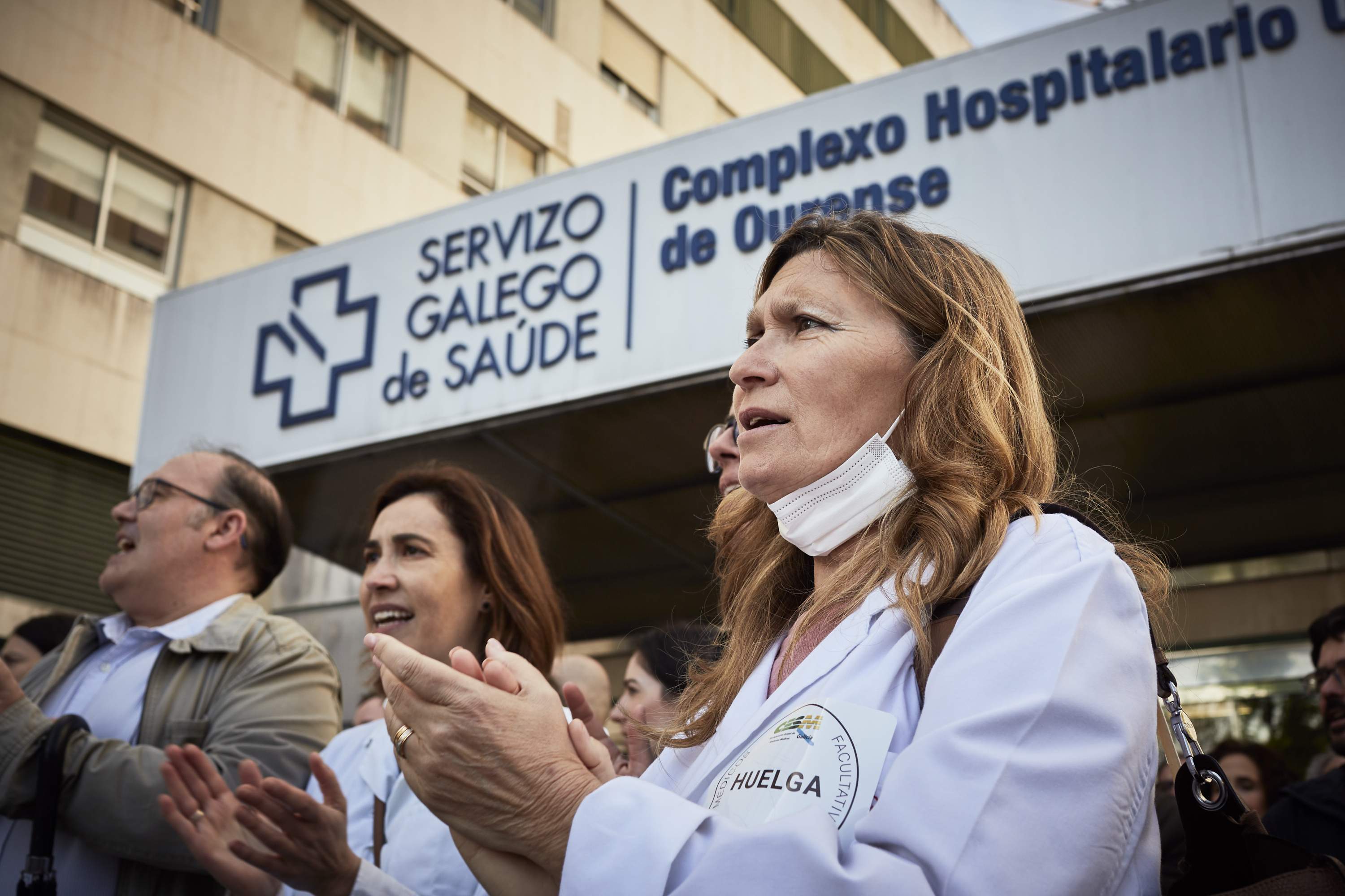 La Xunta de Galícia anuncia per SMS un augment de sou a tot el personal sanitari a dos dies de les eleccions