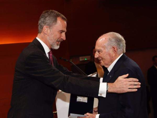 EuropaPress 1957921 rey hace entrega premio reino espana trayectoria empresarial mariano puig