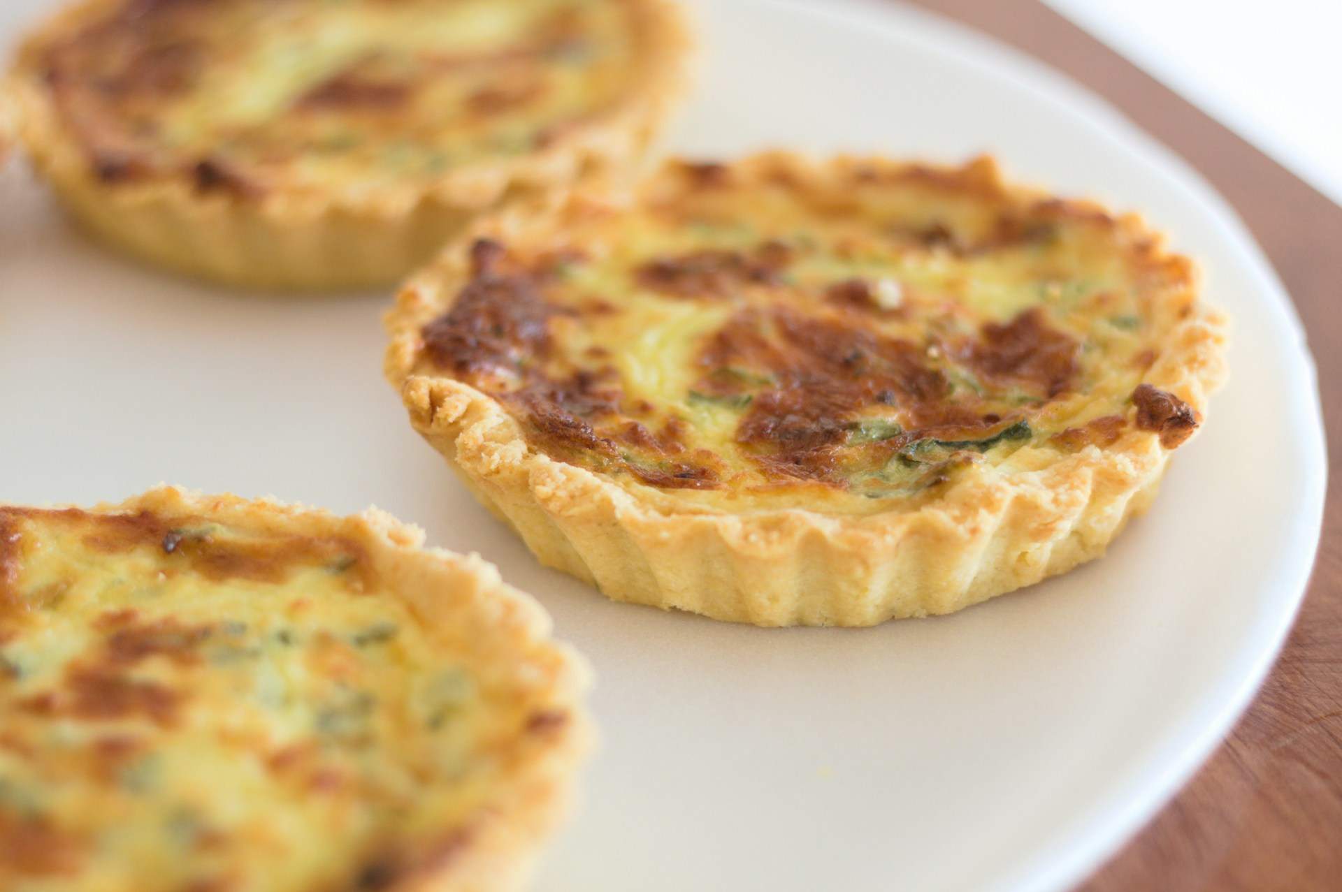 La quiche de espinacas con bacon y queso que te va a salvar las cenas