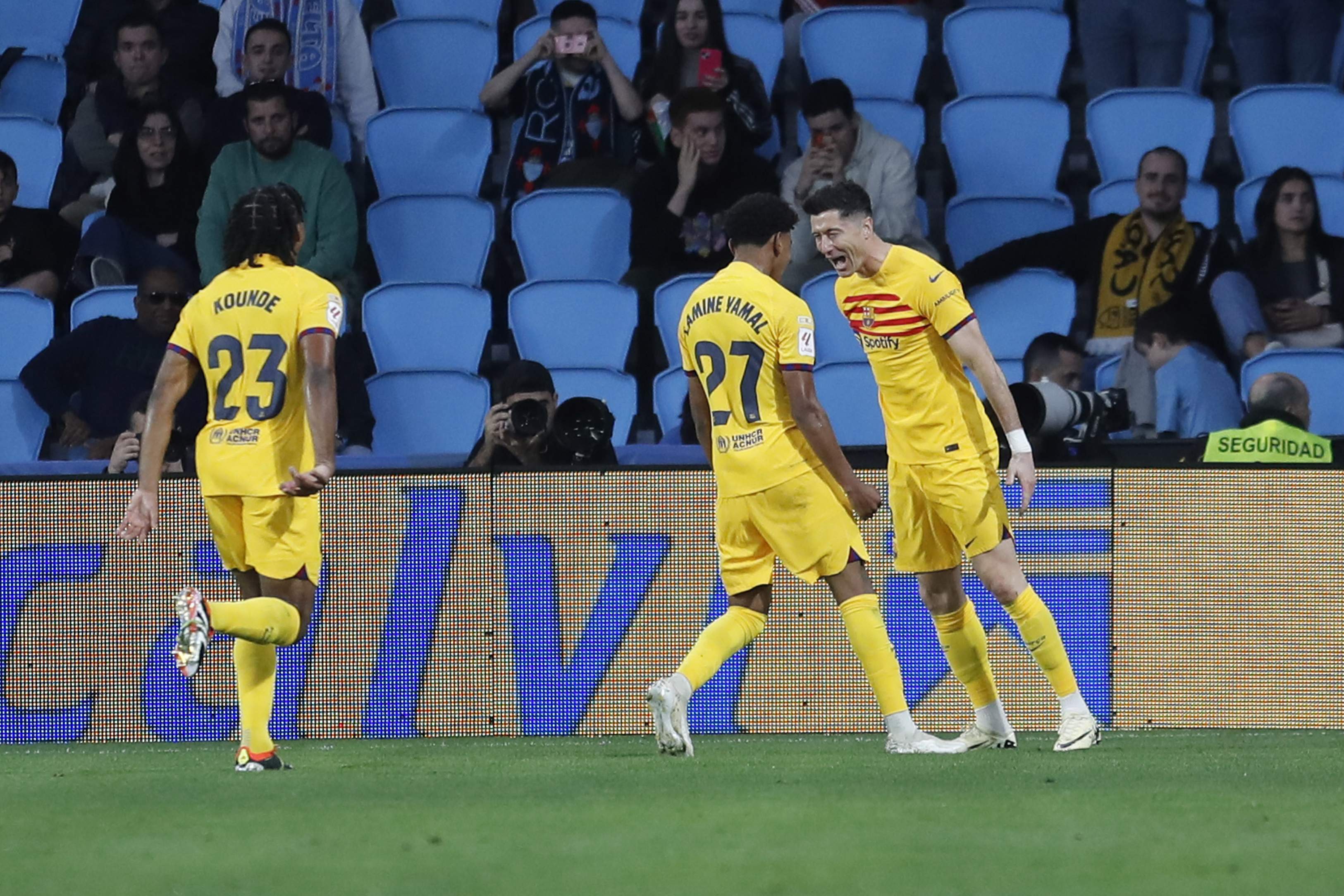 Un jugador del Barça en el banquillo no celebró el gol de Lewandowski, indiferencia absoluta