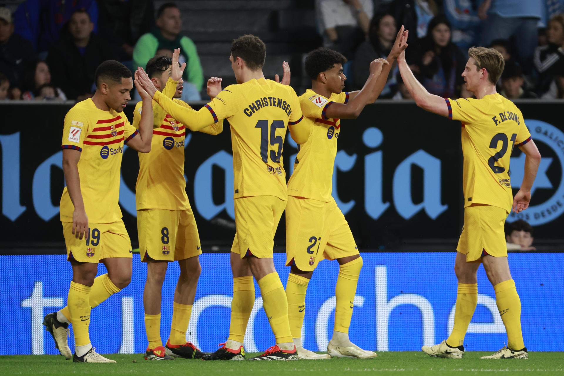 Un Barça de nuevo gris salva los muebles contra el Celta con un gol de penalti en el descuento (1-2)