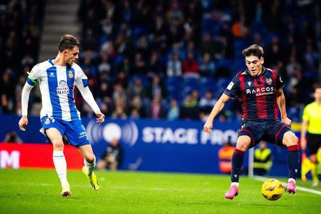 Javi Puado Alex Valle Levante Espanyol / Foto: Aixequi Unió Esportiva Javi Puado Alex Valle Levante Espanyol / Foto: Aixequi Unió Esportiva