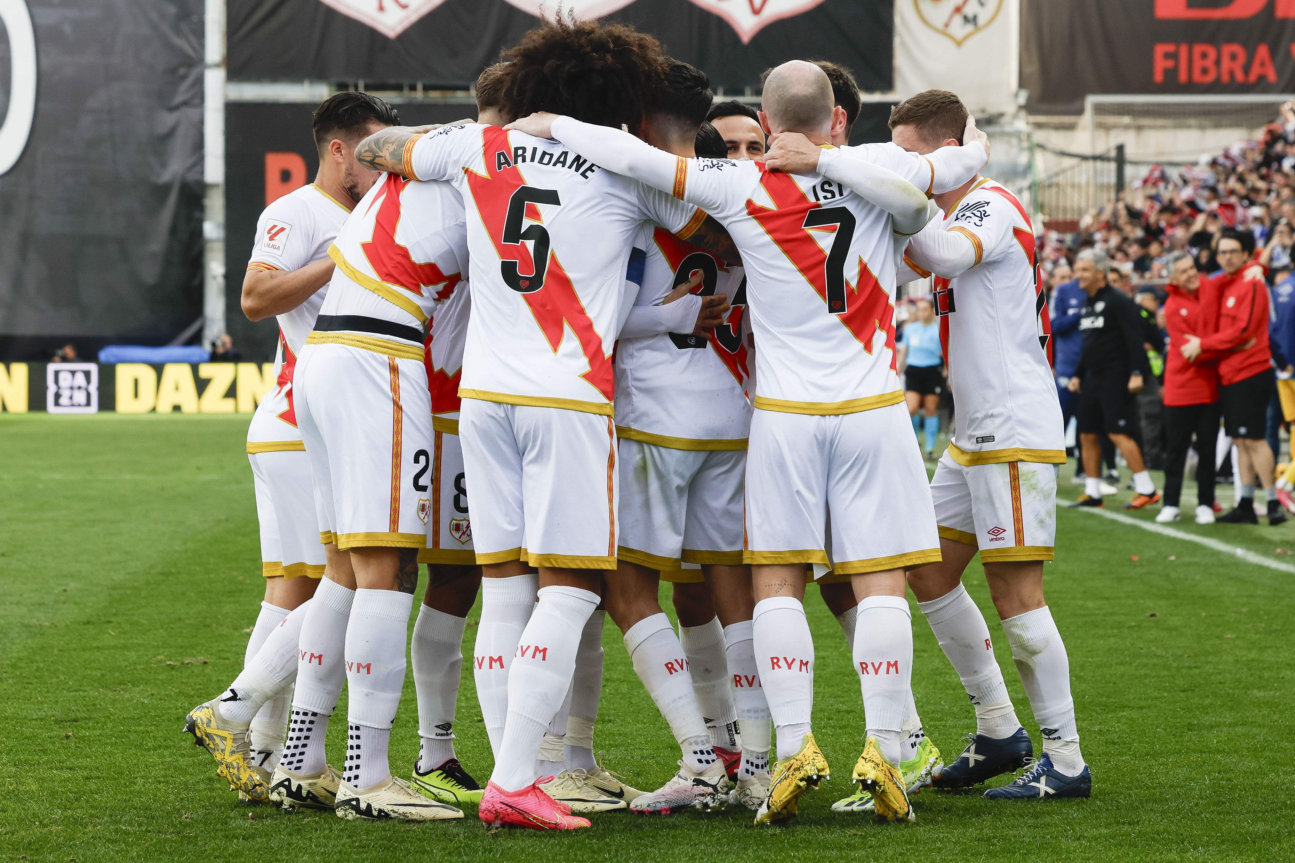 El Real Madrid se deja dos puntos contra un eléctrico Rayo