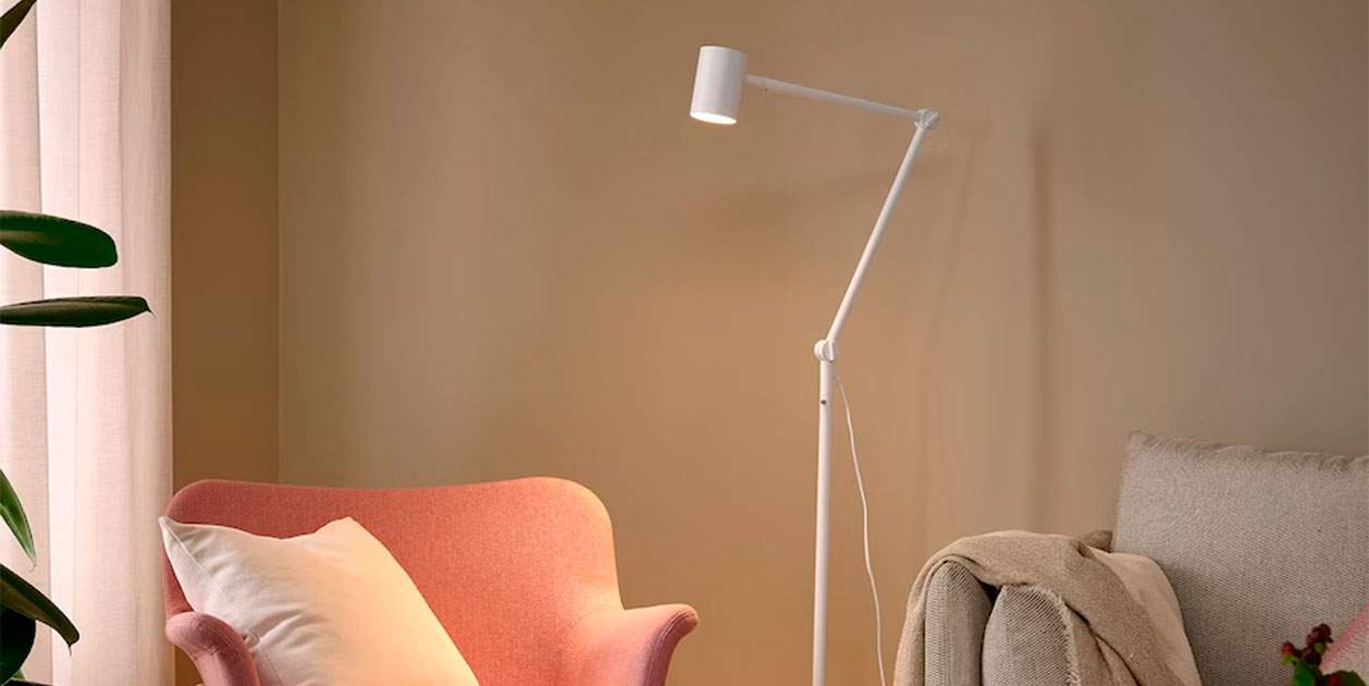 Enamorados de la lámpara de pie minimalista de Ikea