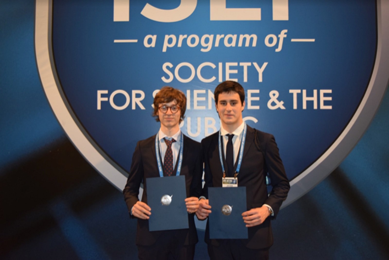 Dos jóvenes catalanes ganan un premio especial de la NASA