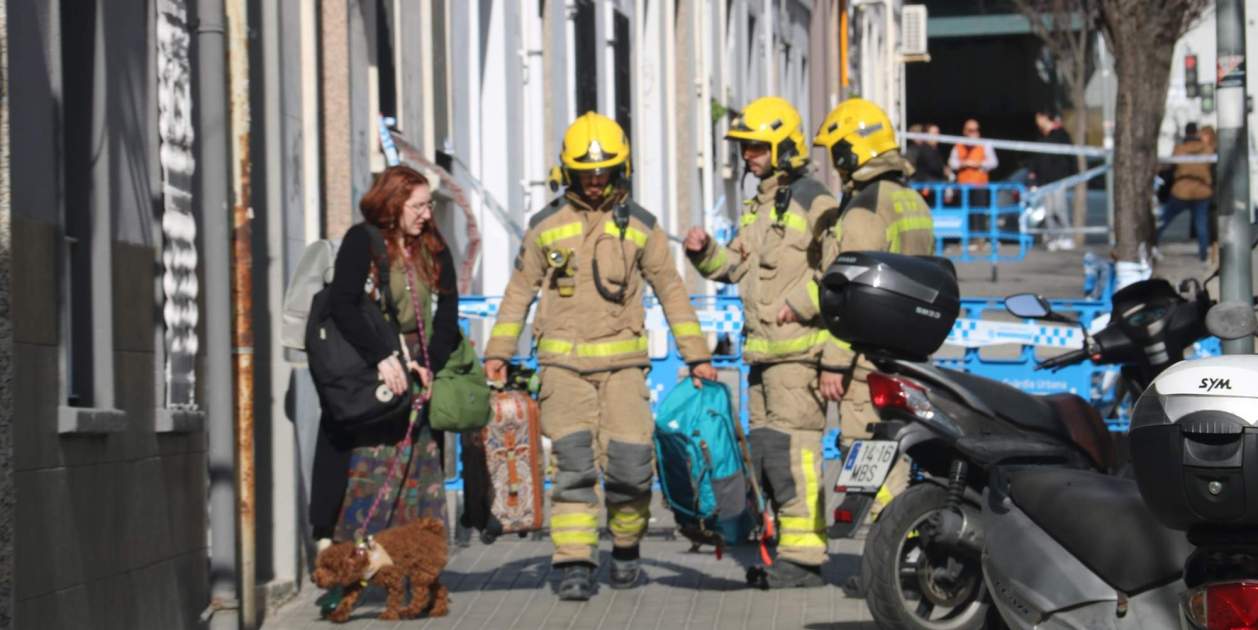 bombers desallotgen bloc 5 carrer canigó badalona