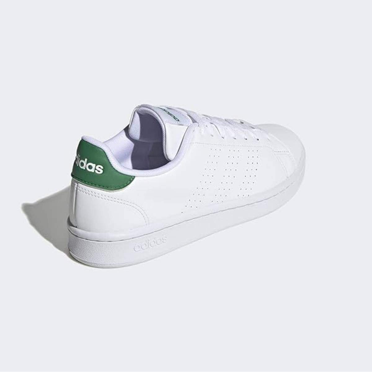 Estamos enamorados de estas Adidas estilo Stan Smith que tiene Amazon a mitad de precio