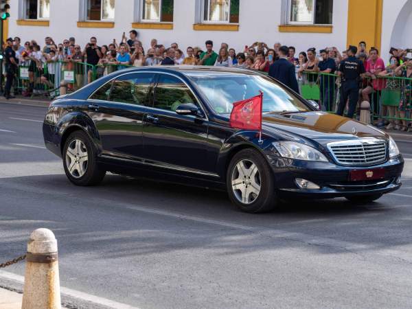 Mercedes S600 al servei del Rei. EP