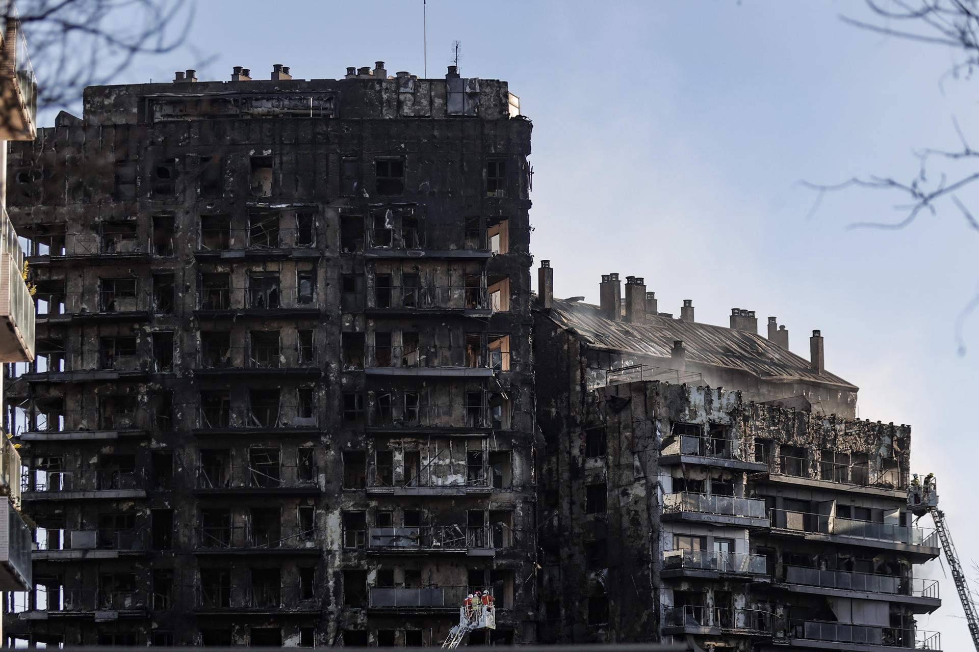 Nine people confirmed dead in València tower fire as body identification begins