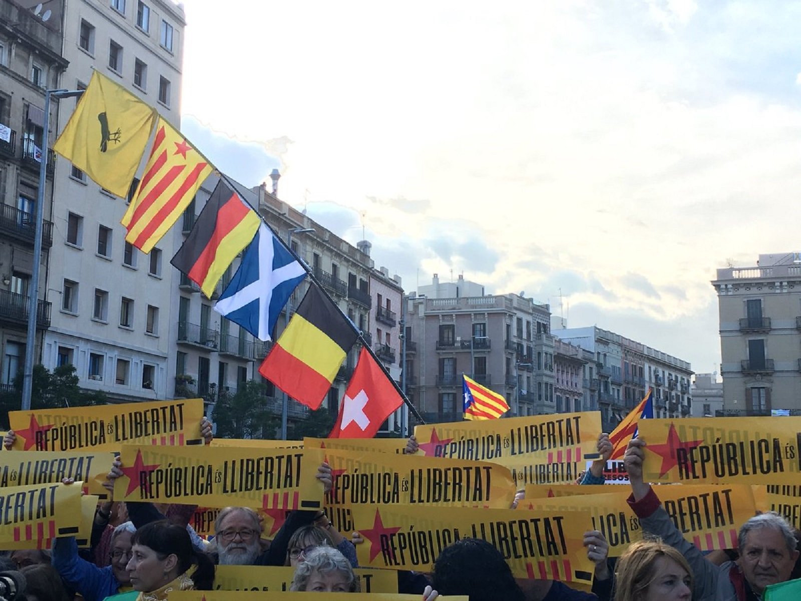 Concentraciones en toda Catalunya contra el alargamiento del 155