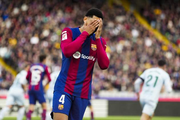 Ronald Araujo Barça / Foto: EFE - Enric Fontcuberta Ronald Araujo Barça / Foto: EFE - Enric Fontcuberta