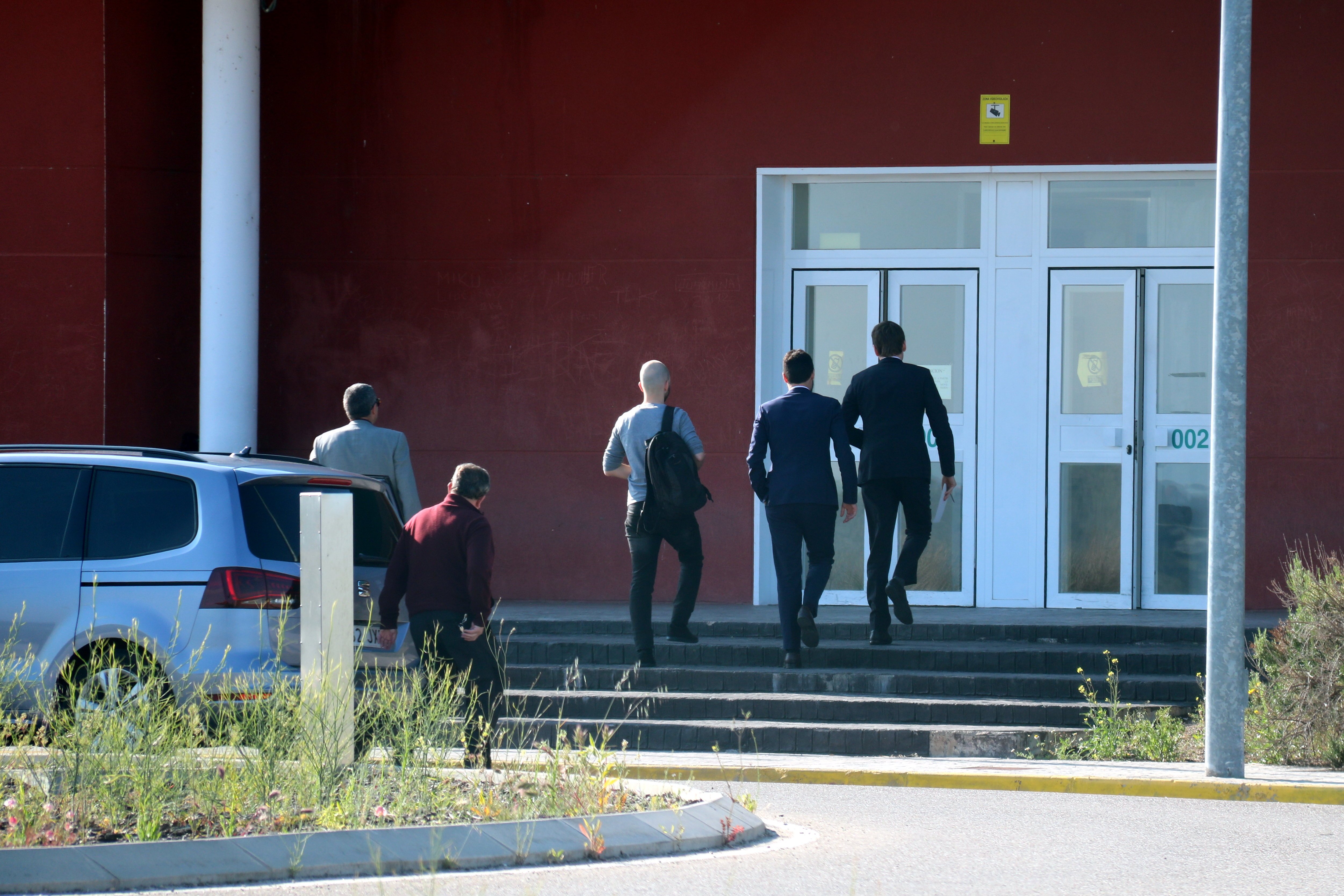 Torrent llega a Estremera para reunirse con los consellers encarcelados