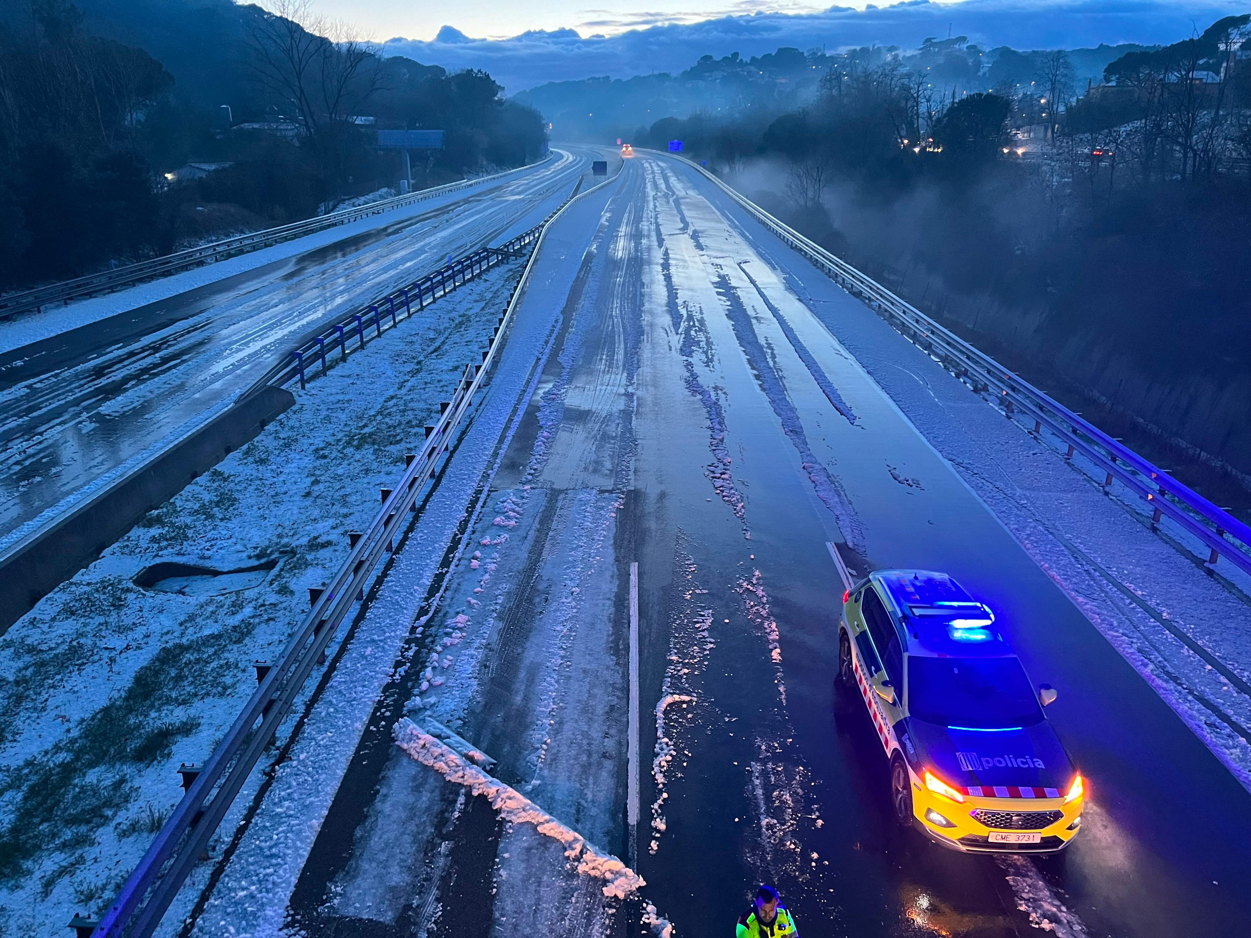 Trànsit responde a las críticas por el corte de la AP-7 y la C-25: "Queríamos evitar un accidente múltiple"