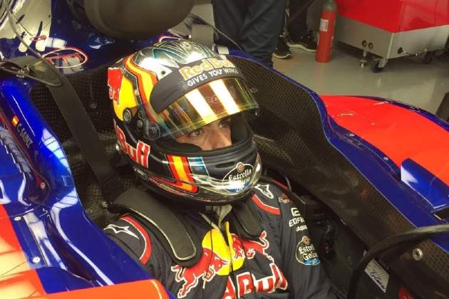 Carlos Sainz box Toro Rosso / Foto: Europa Press