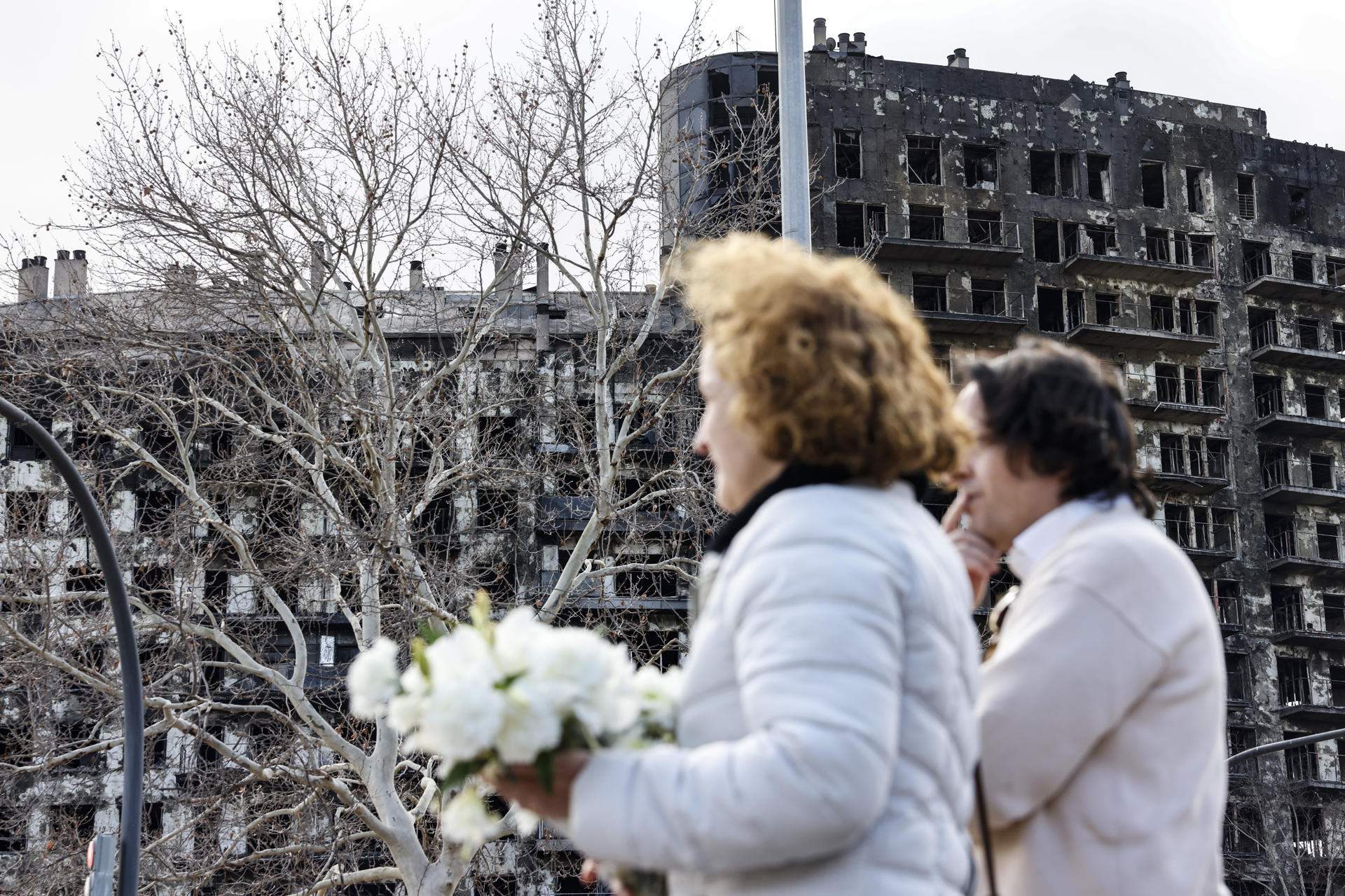 Los afectados del incendio en València, a la espera de ser realojados: el Ayuntamiento mira caso por caso