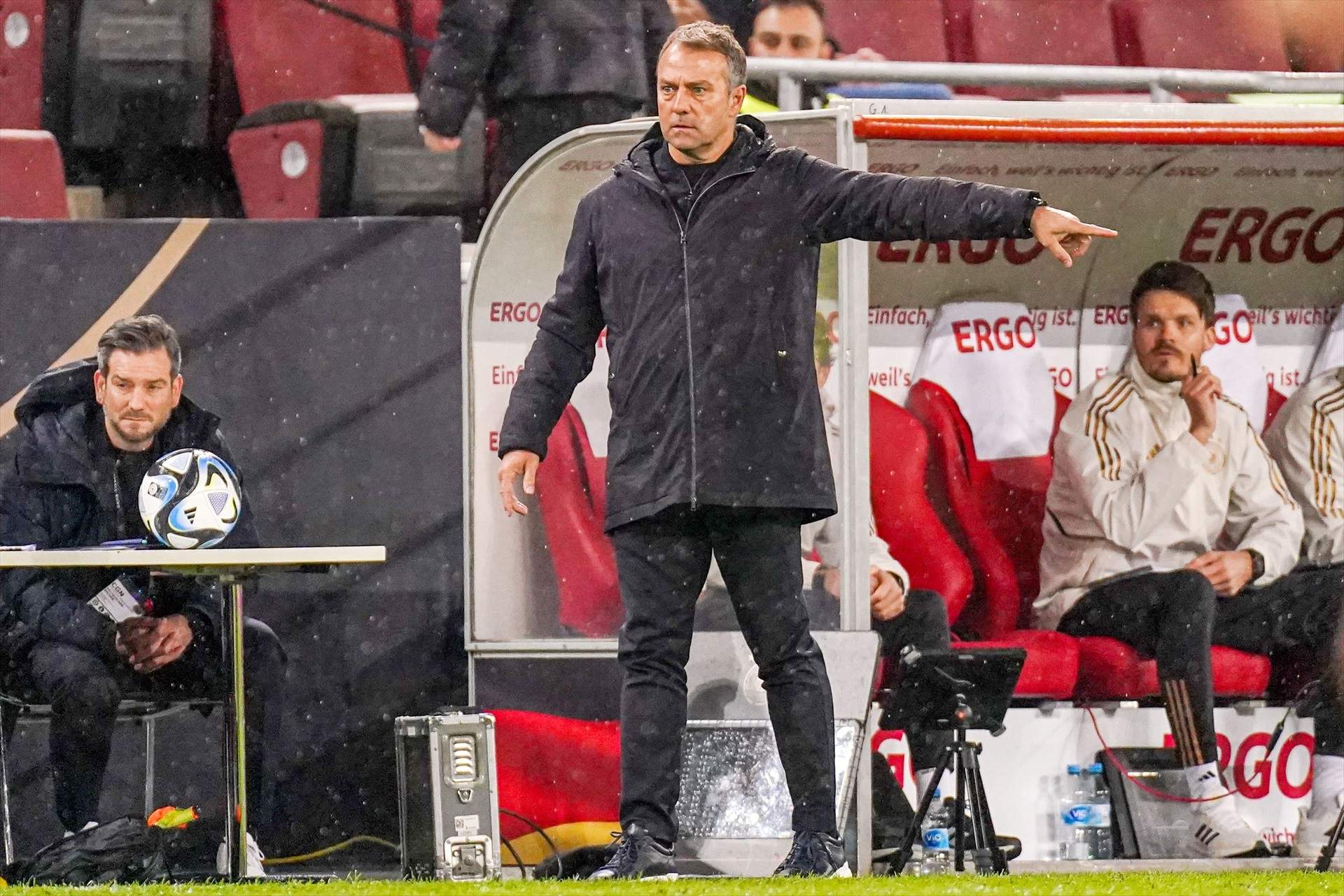 Hansi Flick dirigiendo un partido de la selección de Alemania / Foto: Europa Press