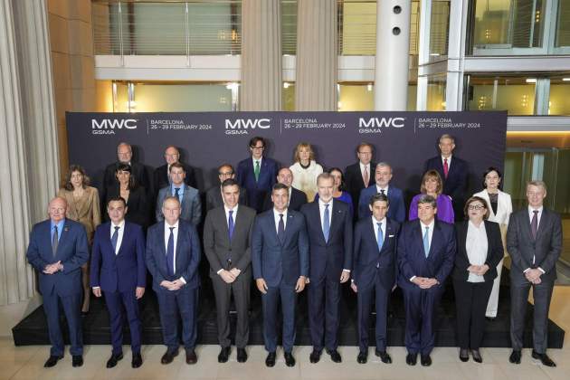 recepció foto familia mwc2024 efe recepció foto familia mwc2024 efe