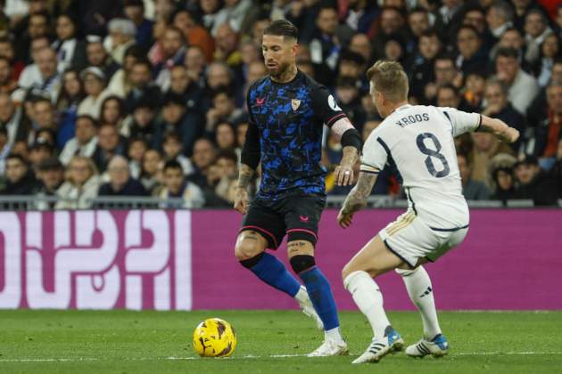 Sergio Ramos y Toni Kroos durante el Real Madrid - Sevilla / Foto: EFE