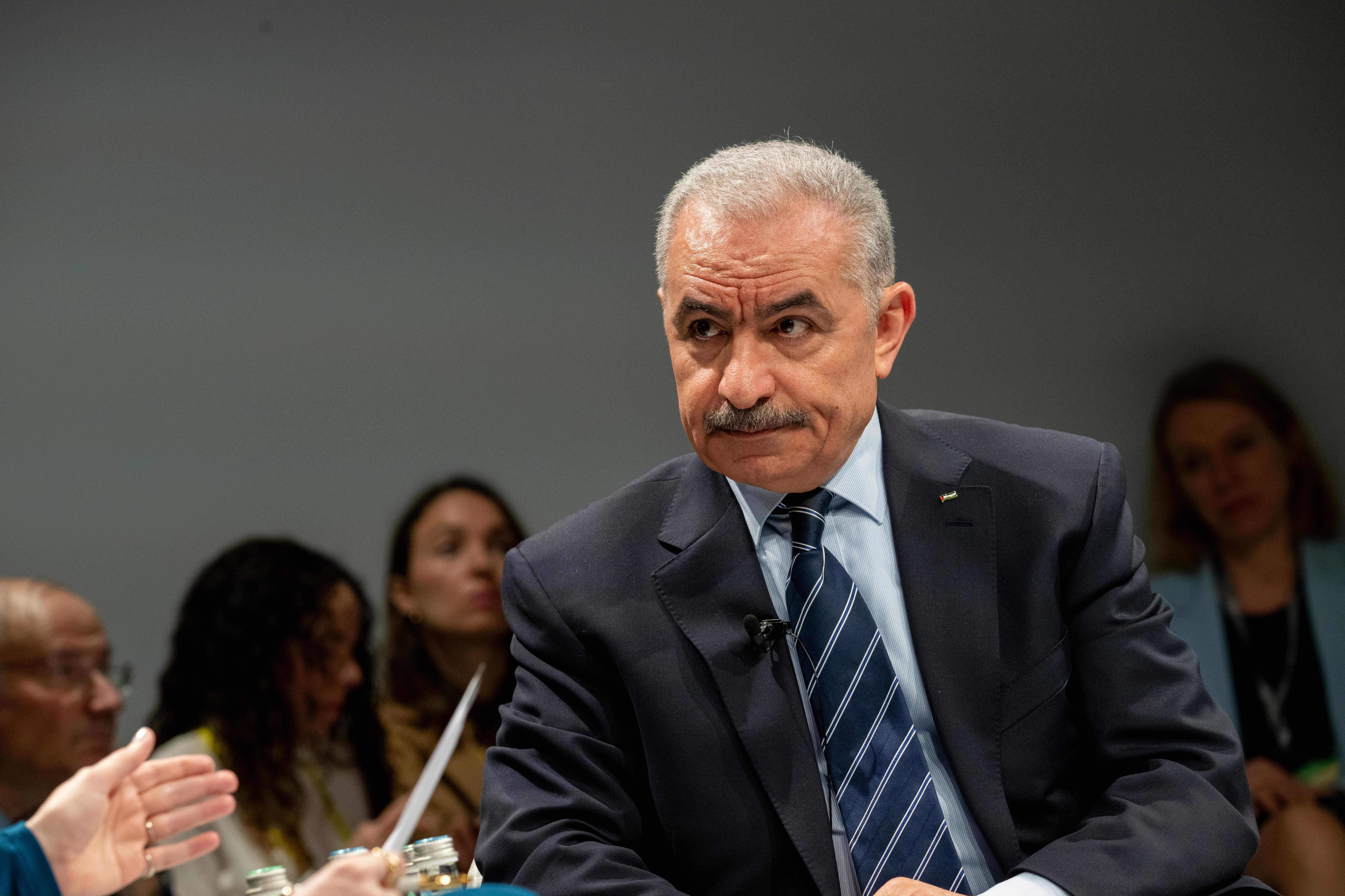 El gobierno de Palestina presenta su dimisión al presidente Abás