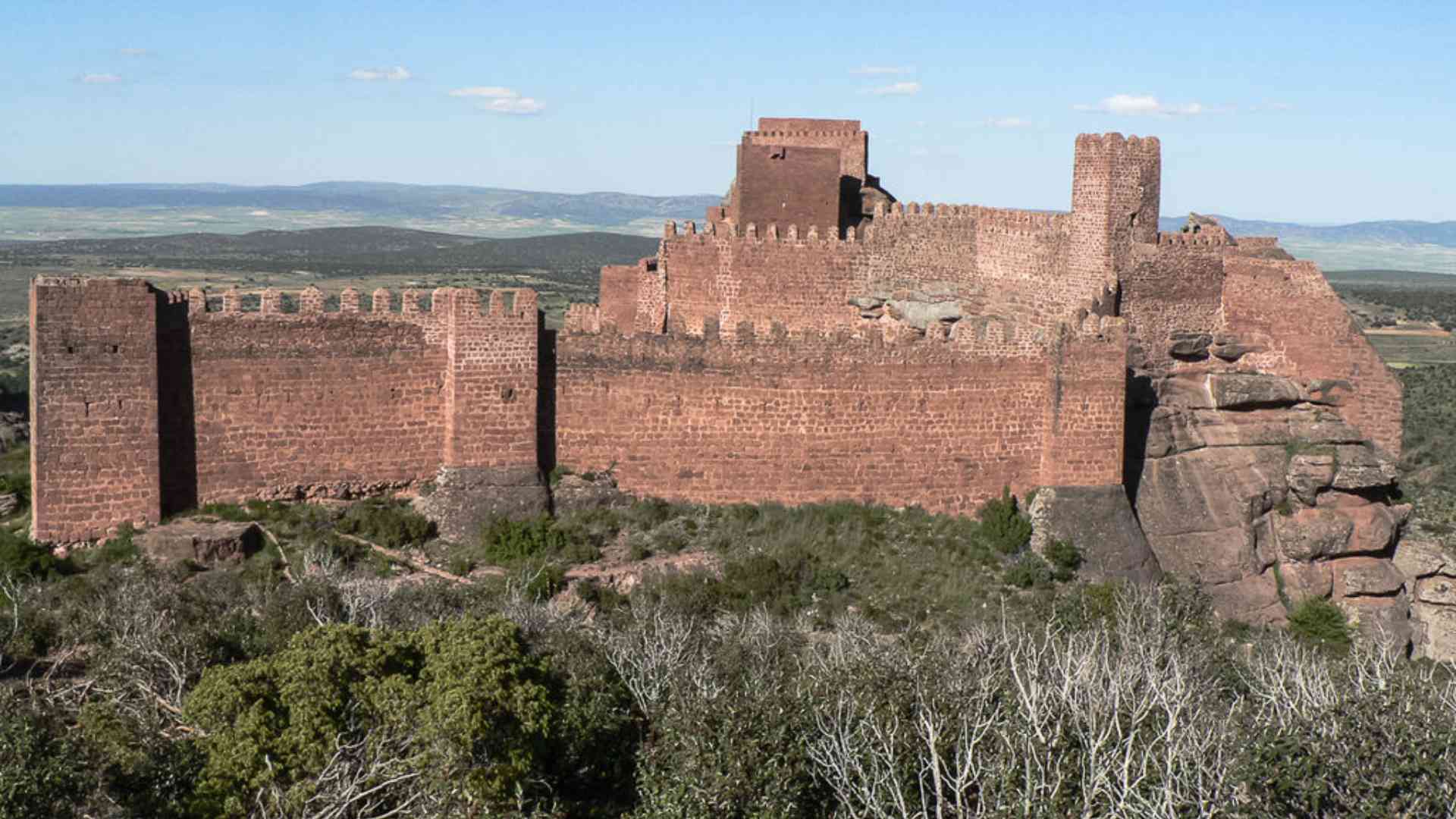 El increíble castillo construido sobre una roca que tuvo un papel importantísimo en la historia