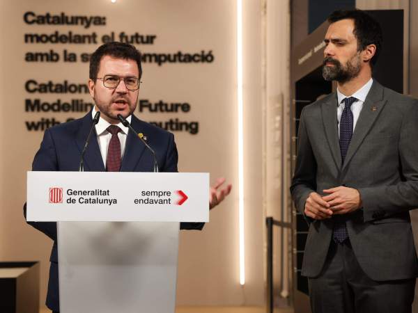 El presidente del Gobierno, Pere Aragonès, y el consejero|conseller de Empresa, Roger Torrent | Foto: Miquel Muñoz El presidente del Gobierno, Pere Aragonès, y el consejero|conseller de Empresa, Roger Torrent | Foto: Miquel Muñoz