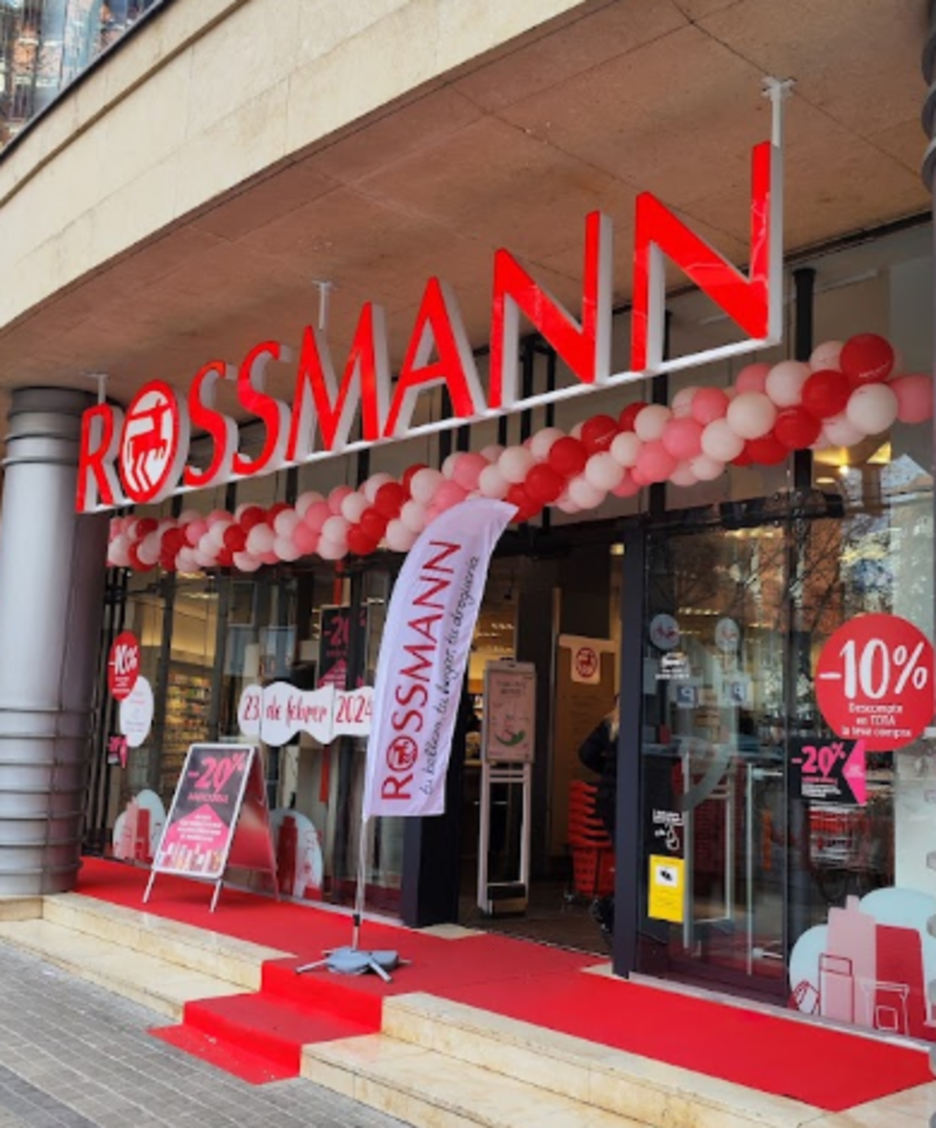 Rossmann arrasa en su aclamado estreno en Barcelona