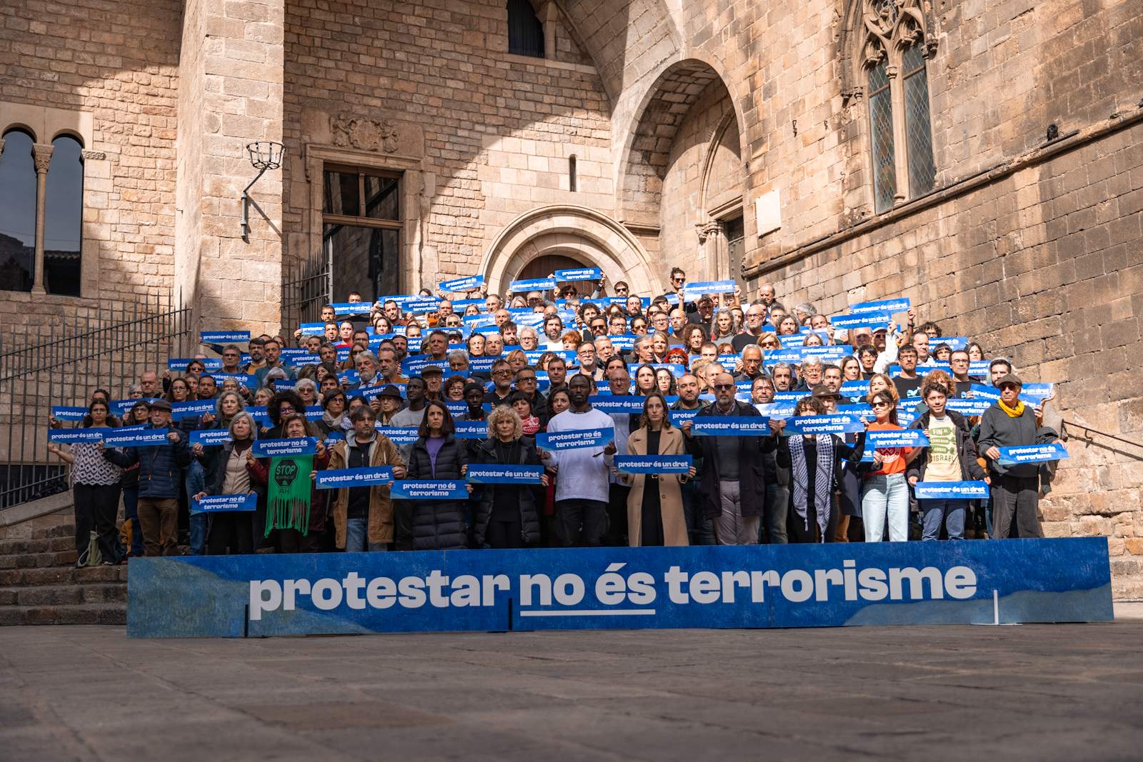 200 Catalan cultural and media figures speak out against Tsunami terrorism accusations