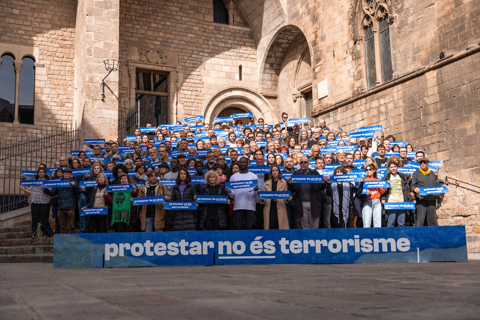 Clam de 200 referents de la cultura i líders mediàtics contra les acusacions de terrorisme a Tsunami