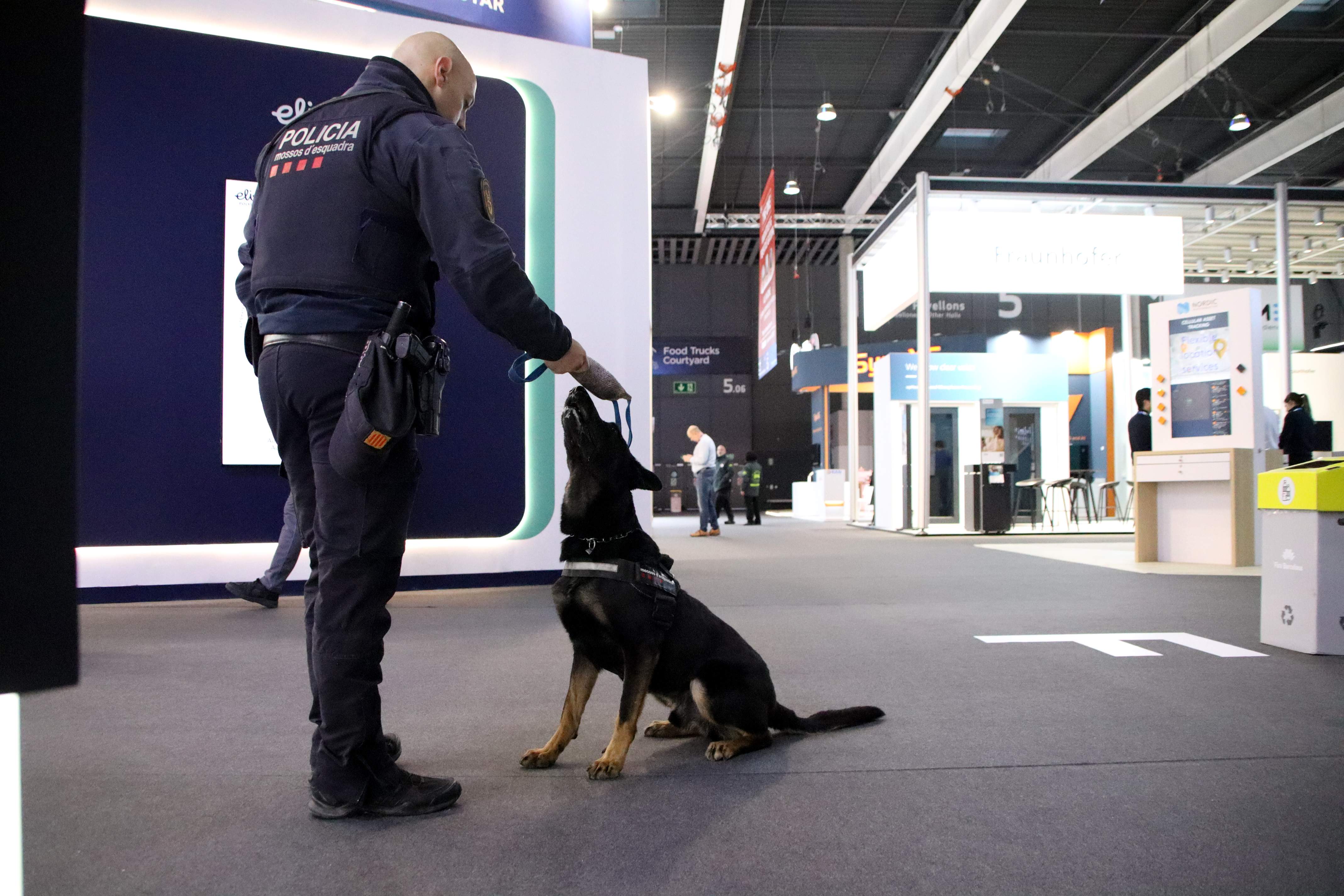 Los Mossos refuerzan la vigilancia en los stands de Israel en el MWC para evitar ataques antisemitas