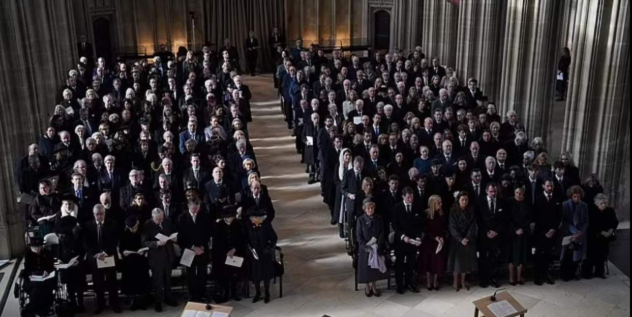 Funeral de Constantino, Irene i Sofia en primera fila, BBC Funeral de Constantino, Irene i Sofia en primera fila, BBC