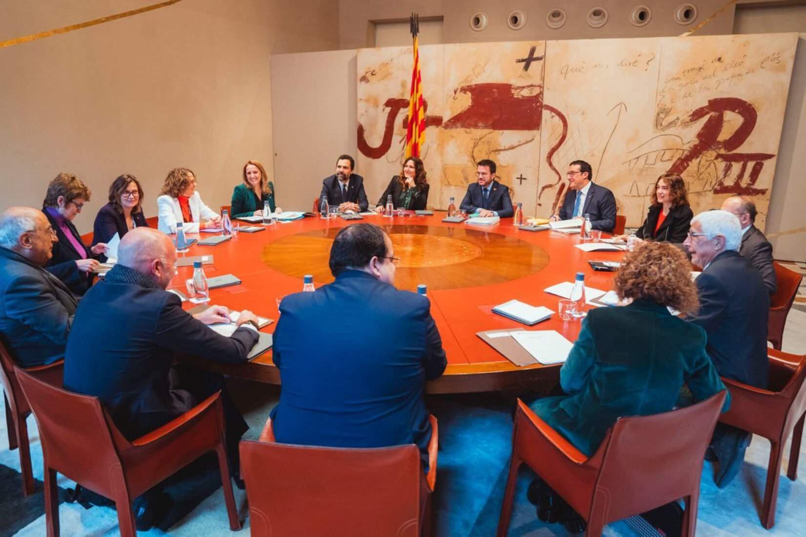 El Govern, contra els comuns per “entestar-se” a lligar els pressupostos al Hard Rock