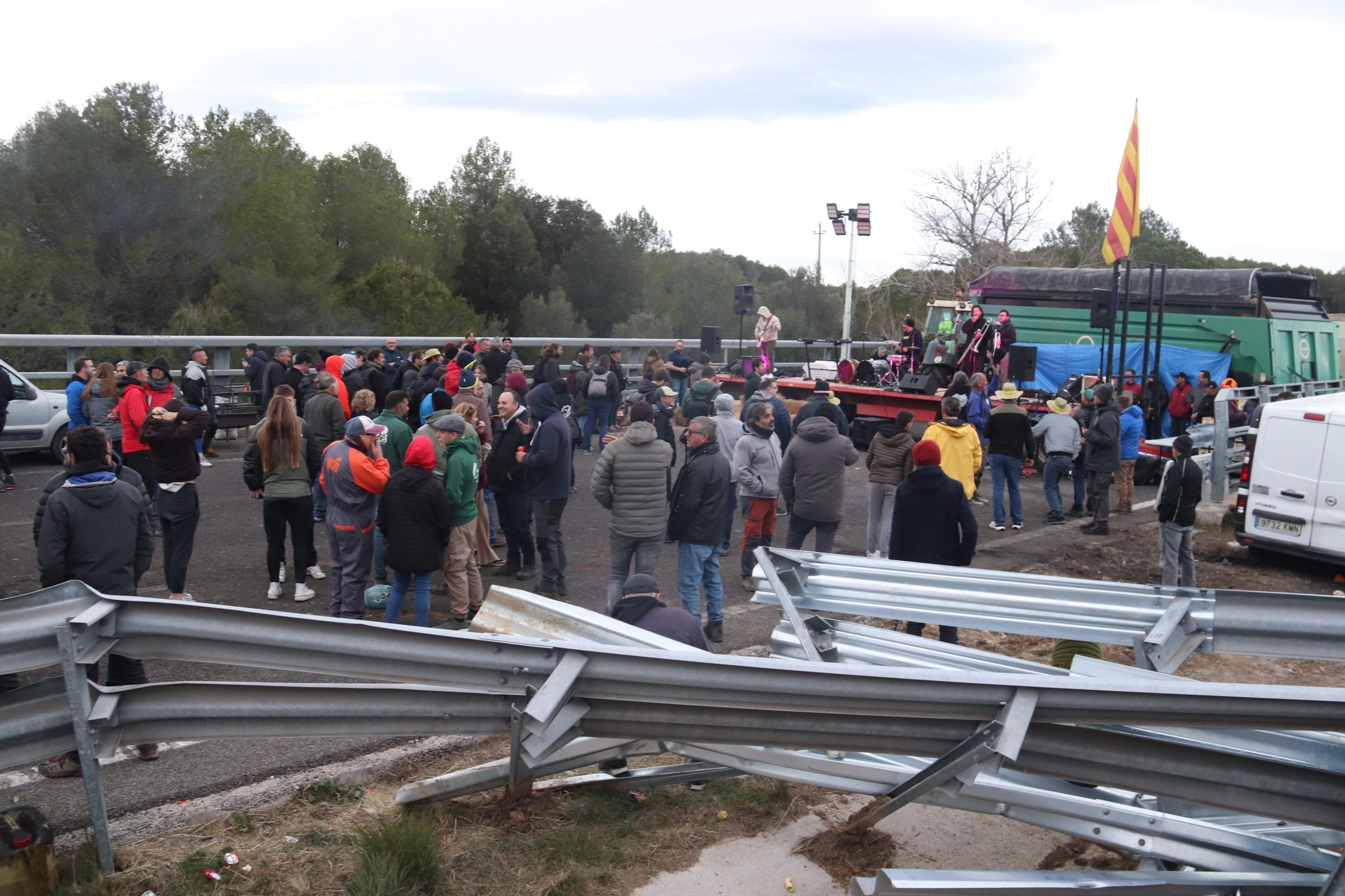 Los payeses alargan los principales cortes hasta el jueves tras la plantada de Mascort