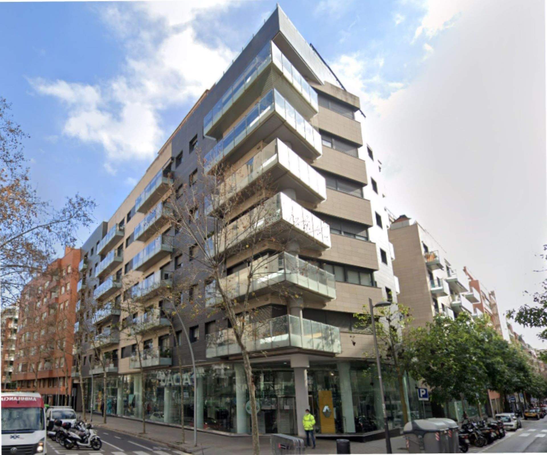 Dos blocs a Barcelona, de la constructora de l'incendi de València, demanen una inspecció