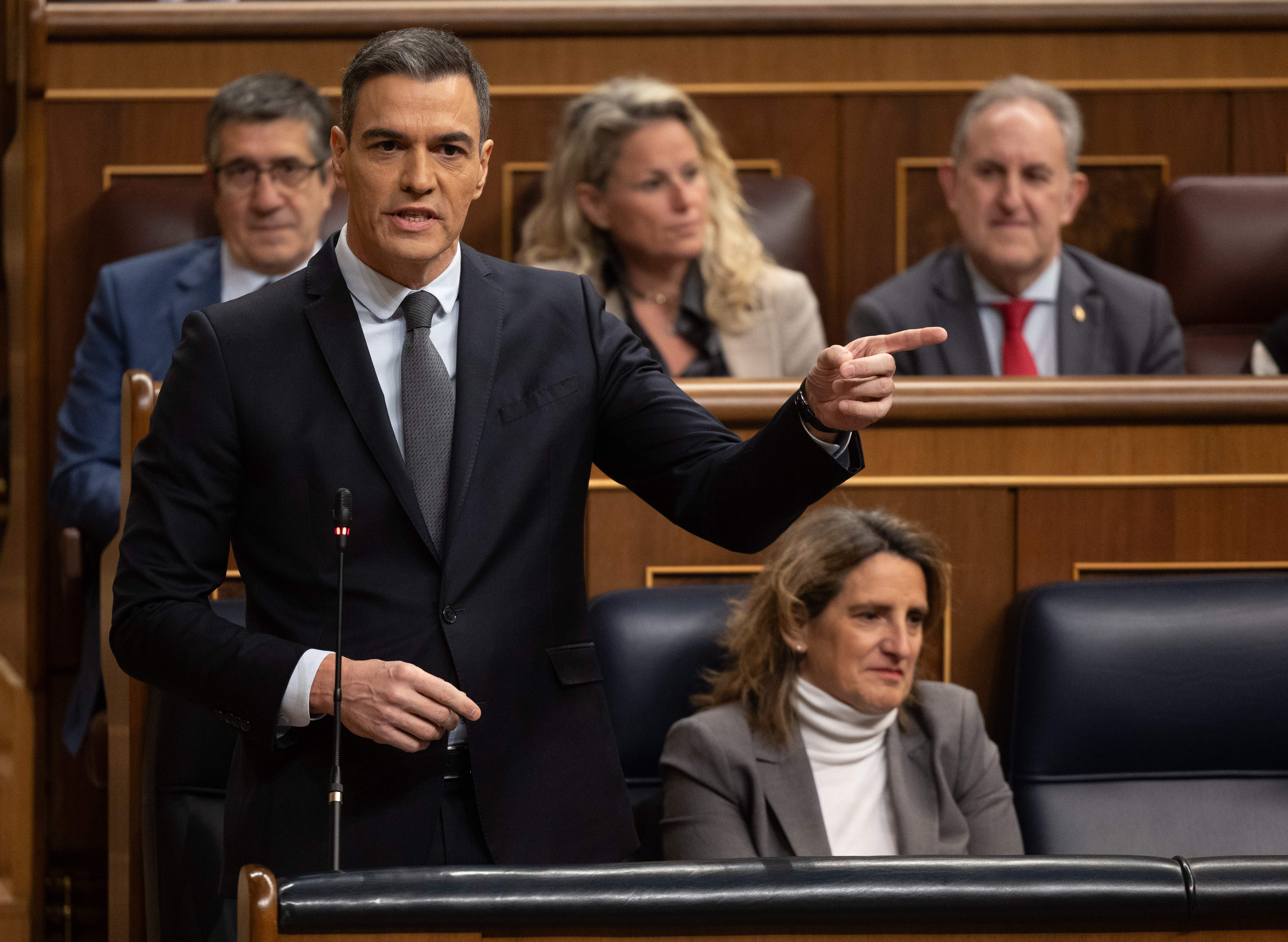 Sánchez i Feijóo s’acusen mútuament de còmplices amb la corrupció a través de Koldo i Ayuso