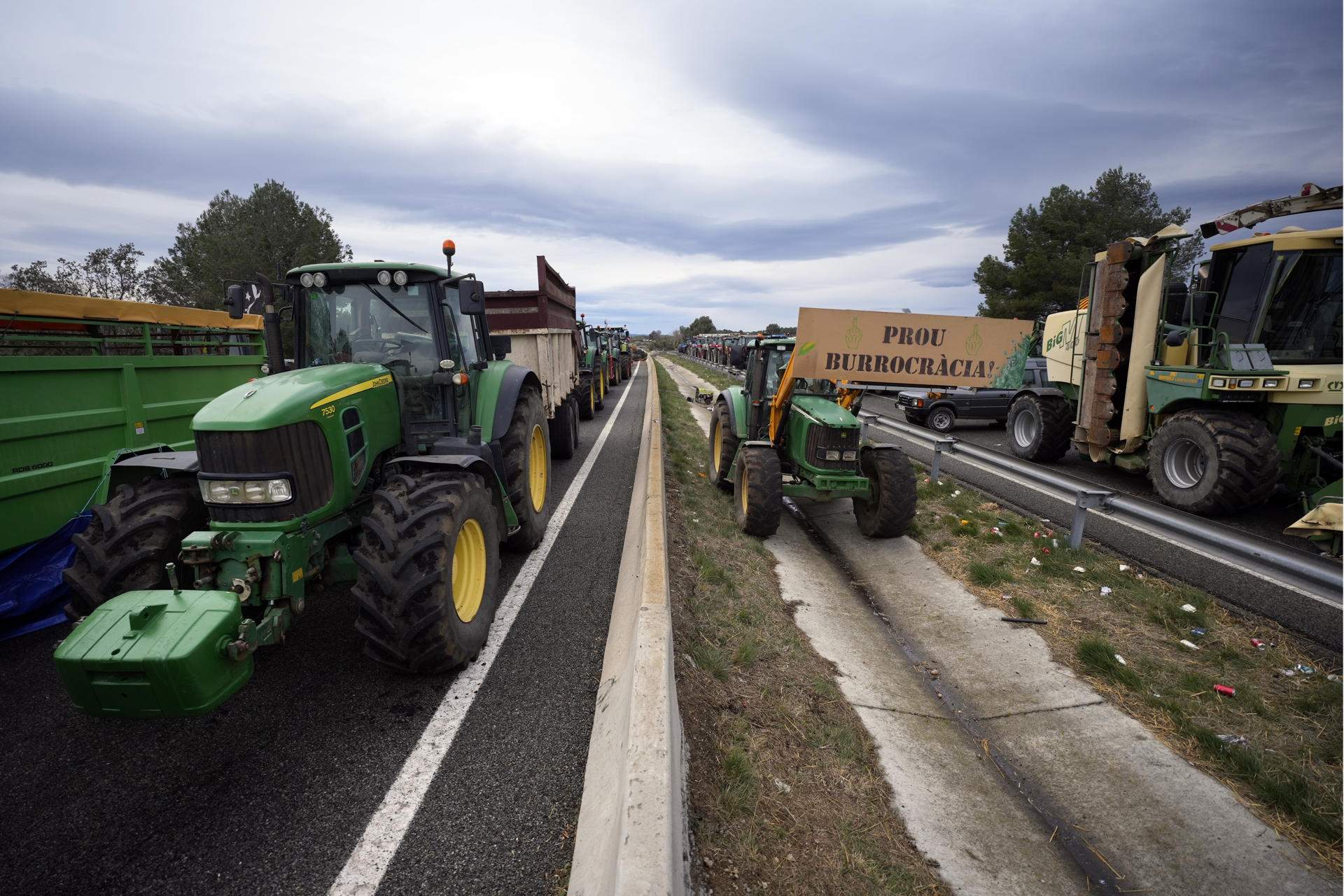 Quines carreteres es veuran afectades pels talls dels pagesos d'aquest dilluns?