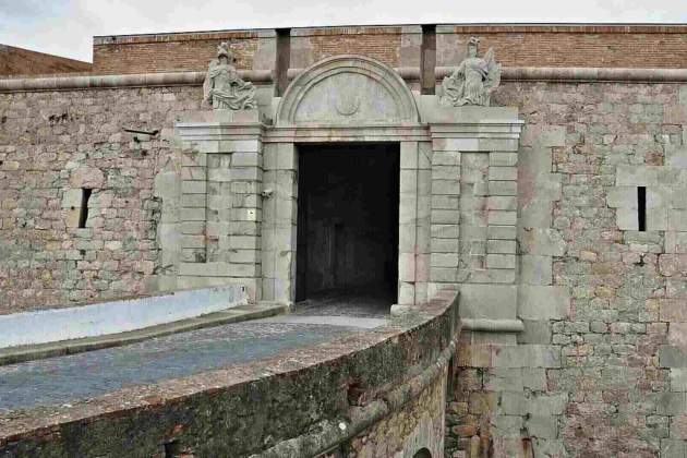 entrada castillo santo ferran (1) entrada castillo santo ferran (1)